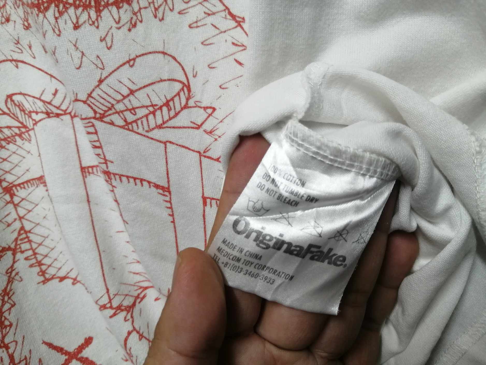 Japanese Brand × Kaws × Original Fake 🔥 Rare 🔥 Vintage Kaws Original fake Very Rare Size US M / EU 48-50 / 2 - 7 Thumbnail