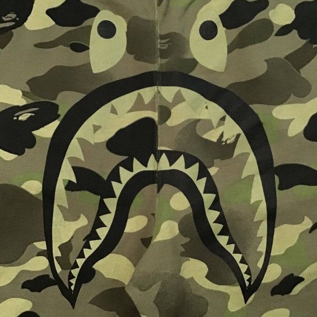 Bape × Undefeated BAPE × Undefeated Shark Sweat Shorts a bathing ape ★size XL Size US 36 / EU 52 - 4 Thumbnail