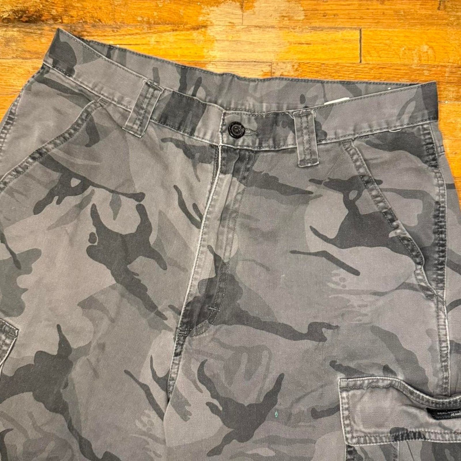 Vintage × Wrangler Y2K Wrangler Camo Cargo Shorts Size US 32 / EU 48 - 3 Thumbnail
