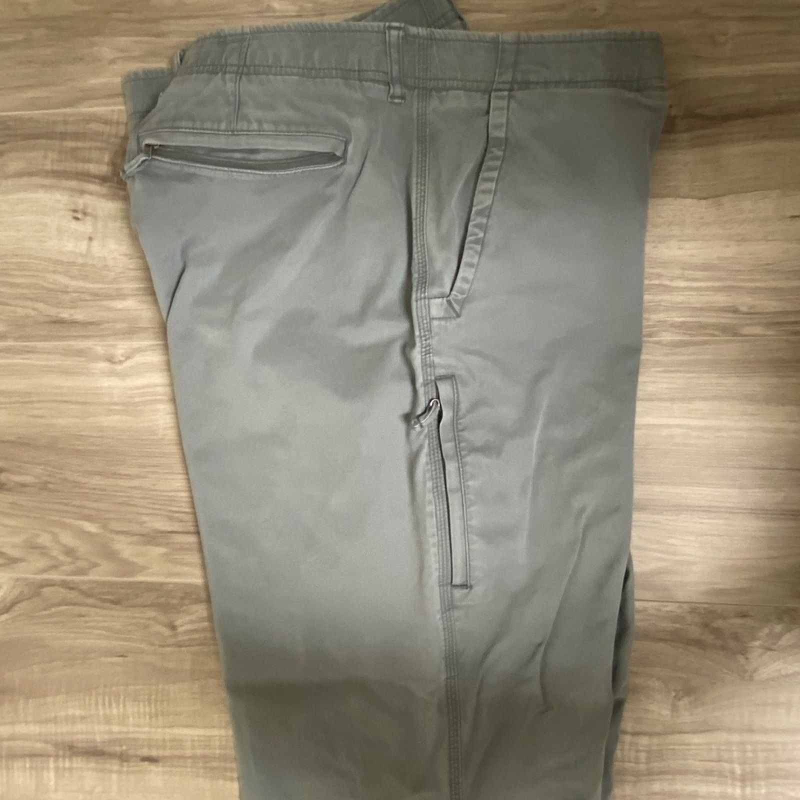 L.L. Bean L.L. Bean Men's Commuter Straight Stretch Chino - 42x32 Size US 42 / EU 58 - 8 Thumbnail
