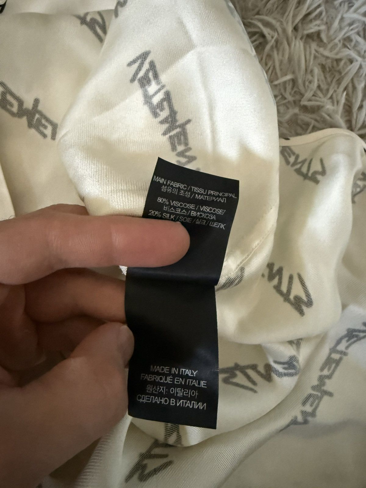 Vetements ✦ all over printed silk shirt Size US XS / EU 42 / 0 - 6 Thumbnail