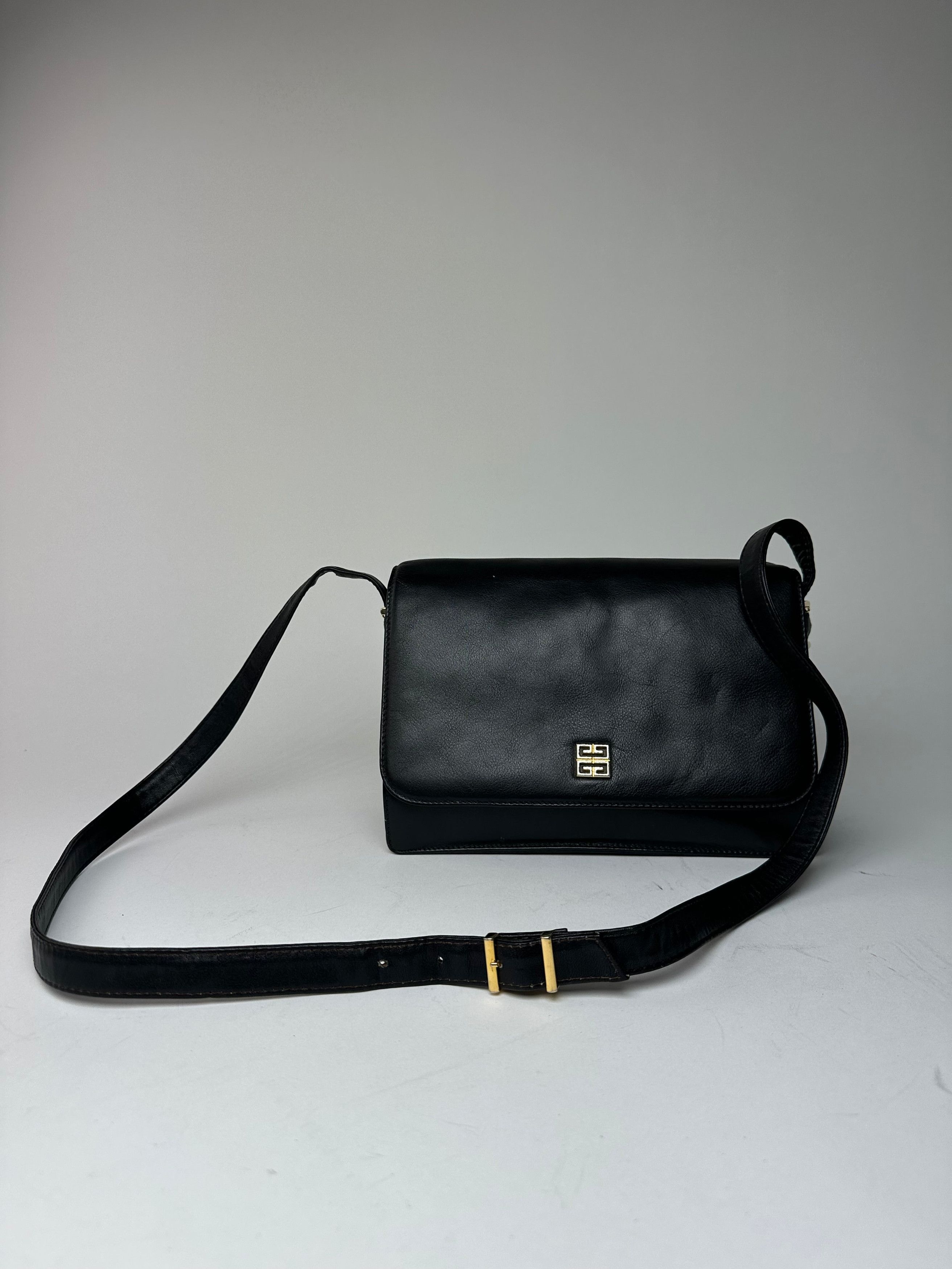 Givenchy Vintage Leather 4G Shoulder Bag Black Size ONE SIZE - 1 Thumbnail