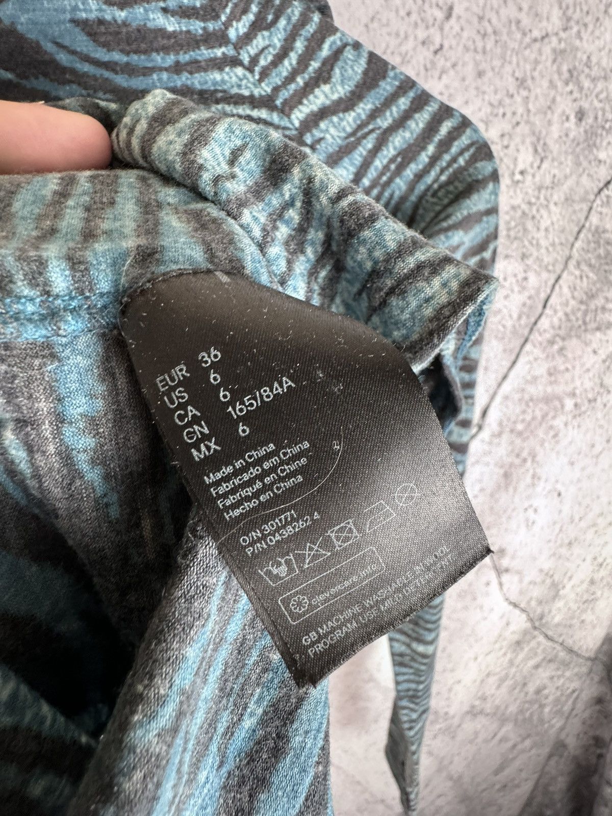 H&M × Kenzo Kenzo x H&M long sleeve fleece top shirt Size XS / US 0-2 / IT 36-38 - 4 Thumbnail