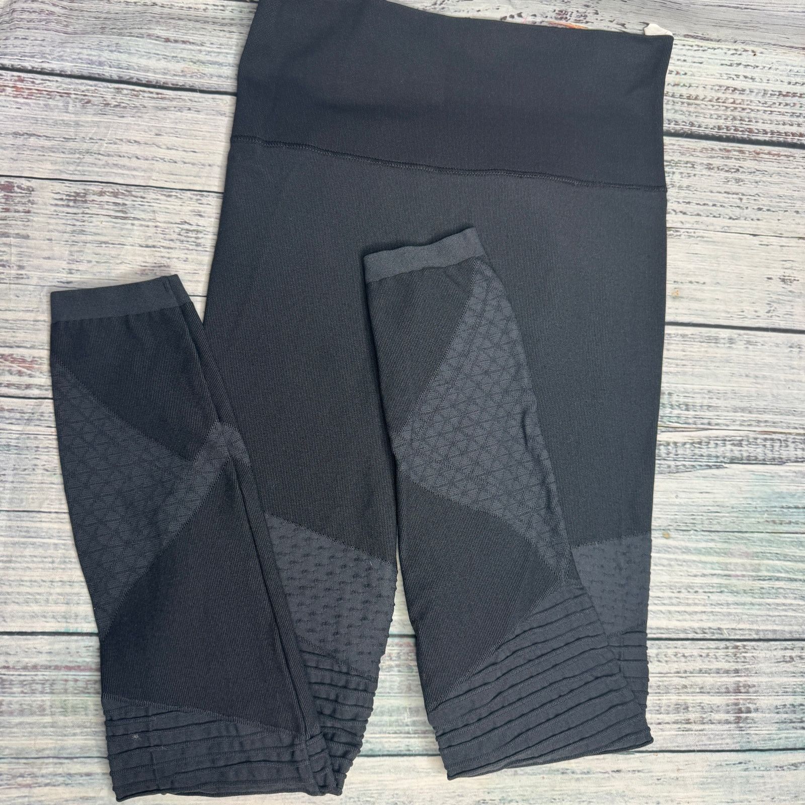 Spanx Spanx Seamless Look At Me Now Moto Leggings Pants Sm Size 26" / US 2 / IT 38 - 2 Thumbnail