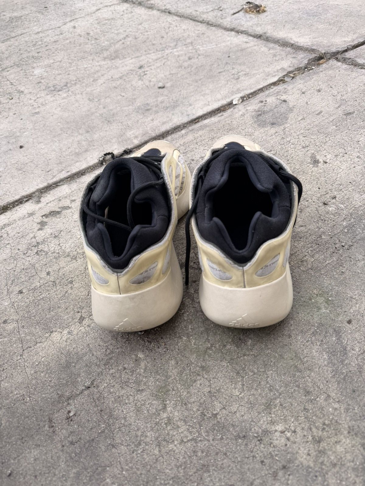 Adidas × Kanye West 🚨SIZE 16🚨 Yeezy Boost 700 V3 Azael Size US 15 / EU 48 - 3 Thumbnail
