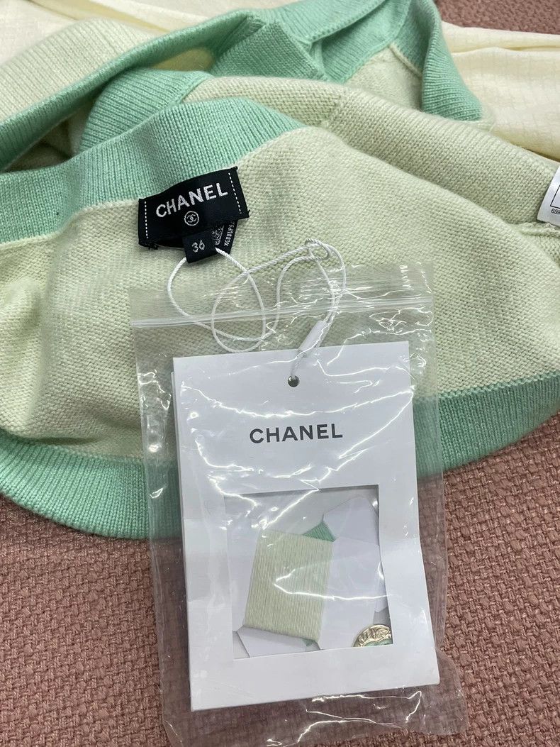 Chanel Chanel 23 Spring and Summer Popular Green Hanger Neck Knit Size XS / US 0-2 / IT 36-38 - 4 Thumbnail