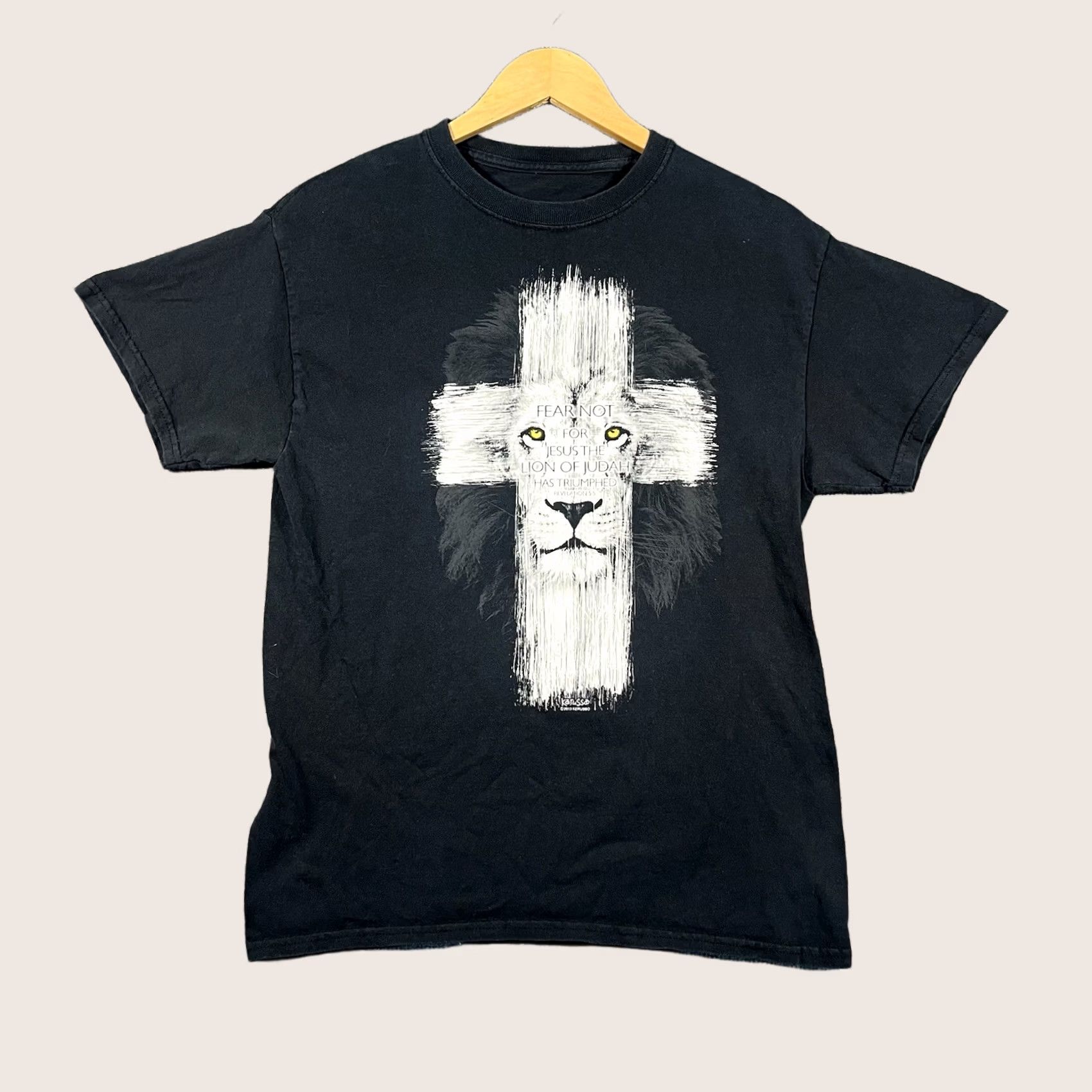 Vintage VINTAGE Kerusso Lion Cross Christian T Shirt Mens M Black 90s Shirt Mens 90s Lions Cross Christian Shirt Size US M / EU 48-50 / 2 - 1 Thumbnail