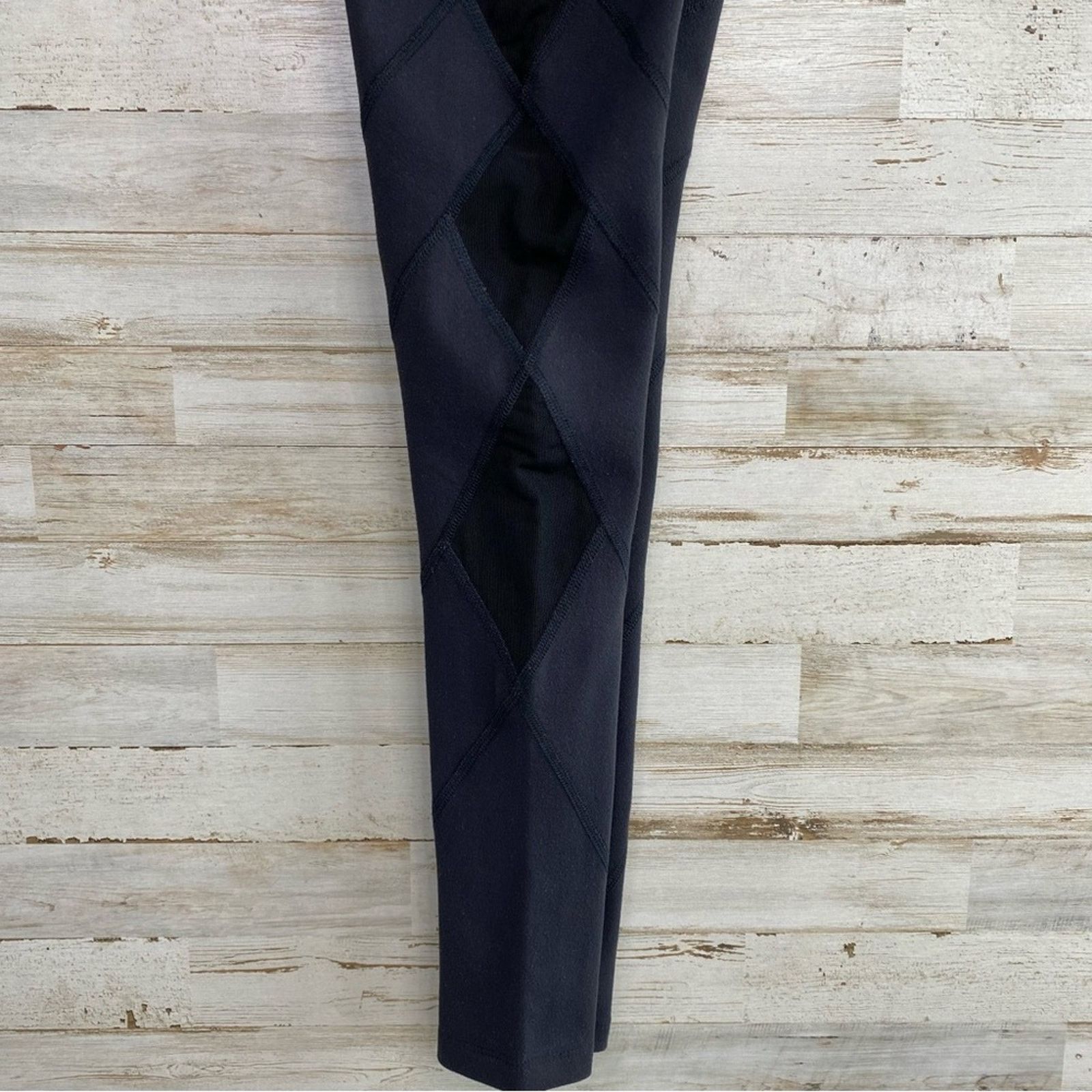 Beyond Yoga Beyond Yoga Limited Edition Diamond Mesh Leggings Black S Size 27" / US 4 / IT 40 - 9 Thumbnail