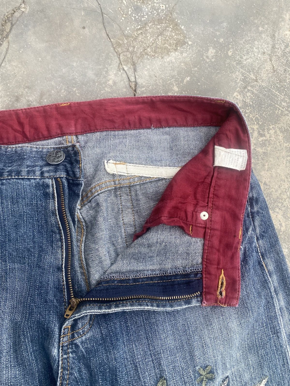Karakuri Tamashii Vintage JAPAN KOI Distressed Jeans Size US 33 - 12 Thumbnail