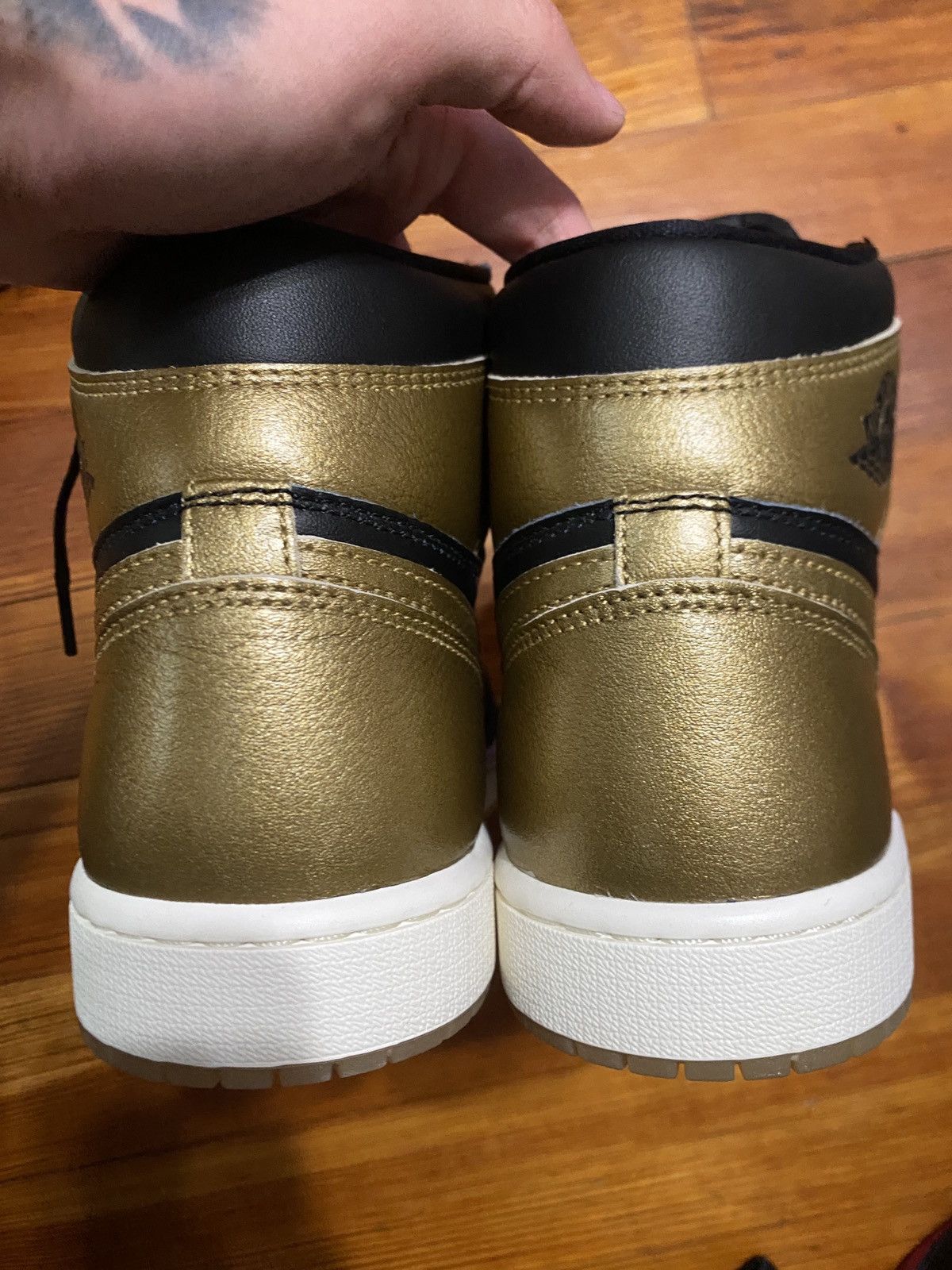 Jordan Brand Air Jordan One High OG Black/Gold Size US 9 / EU 42 - 6 Thumbnail