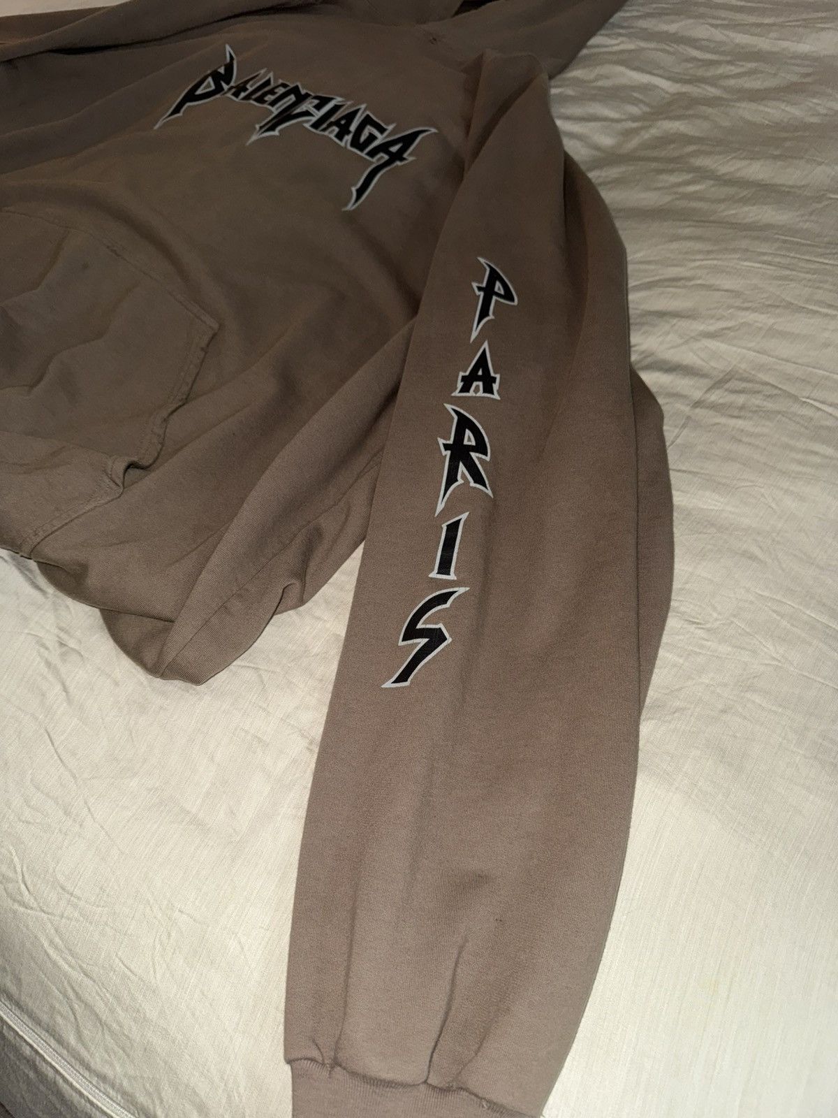 Balenciaga Balenciaga Men's Metal Logo Hoodie Size US L / EU 52-54 / 3 - 4 Thumbnail