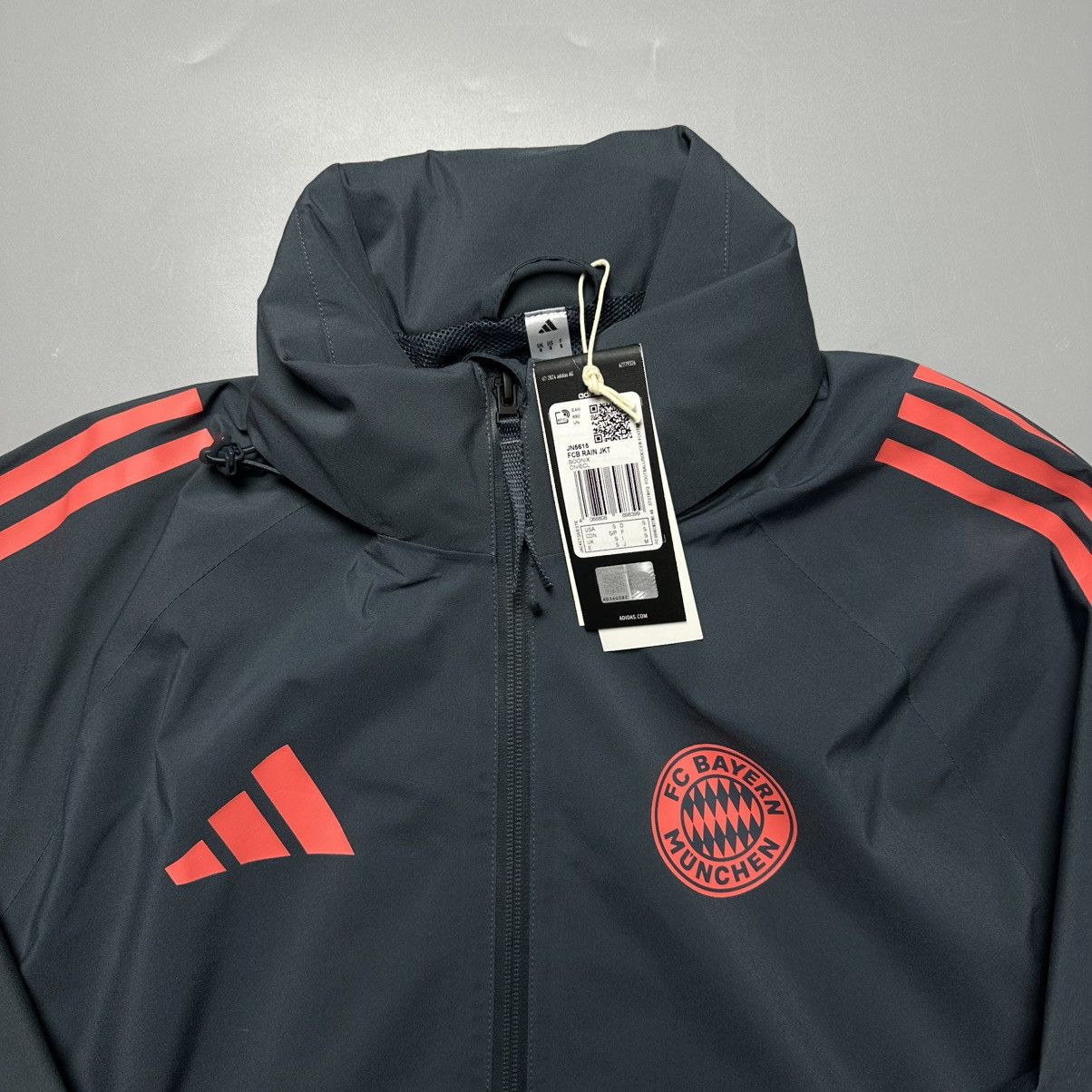 Adidas NWT BAYERN MUNICH 2025/2026 FOOTBALL SOCCER TRAINING JACKET Size US S / EU 44-46 / 1 - 3 Thumbnail