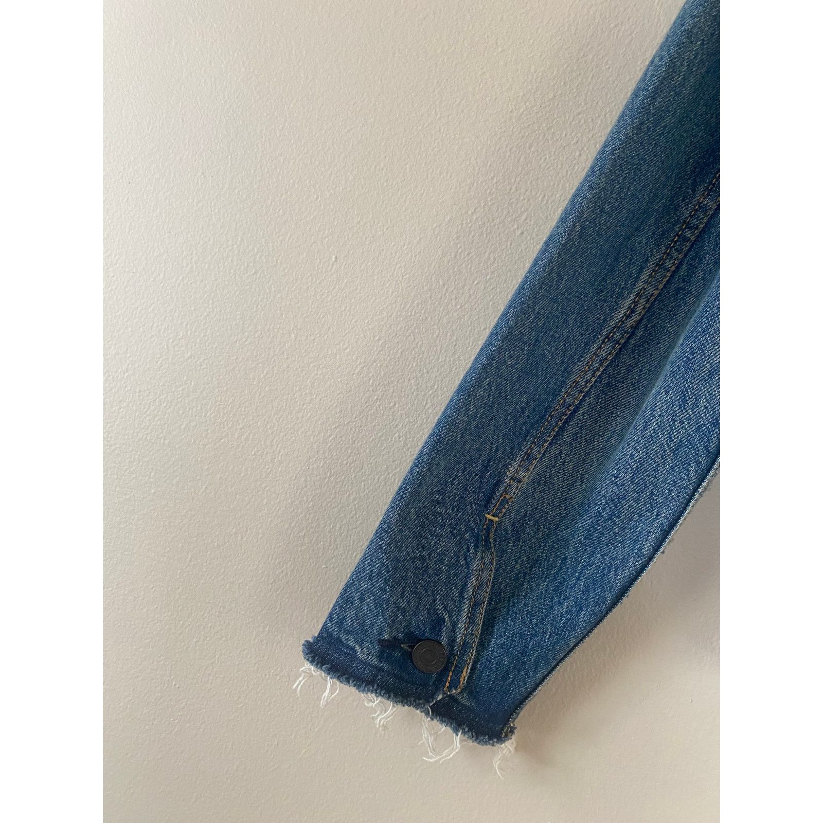 Levi's Levis Big E Reproduction Distressed Raw Hem M Trucker Jacket Size US M / EU 48-50 / 2 - 4 Thumbnail