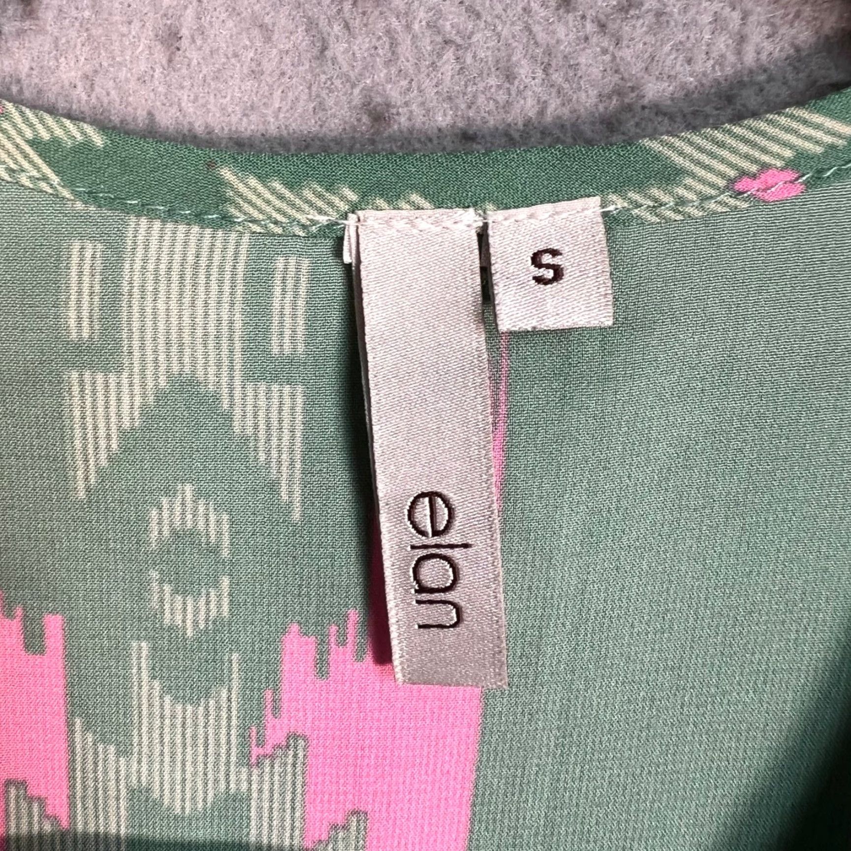 Vintage VINTAGE Elan Romper Shirt Womens Santa Fe Green Pink 3/4 Sleeve V-Neck Size S Adult Small Polyester Size 28" / US 6 / IT 42 - 3 Thumbnail
