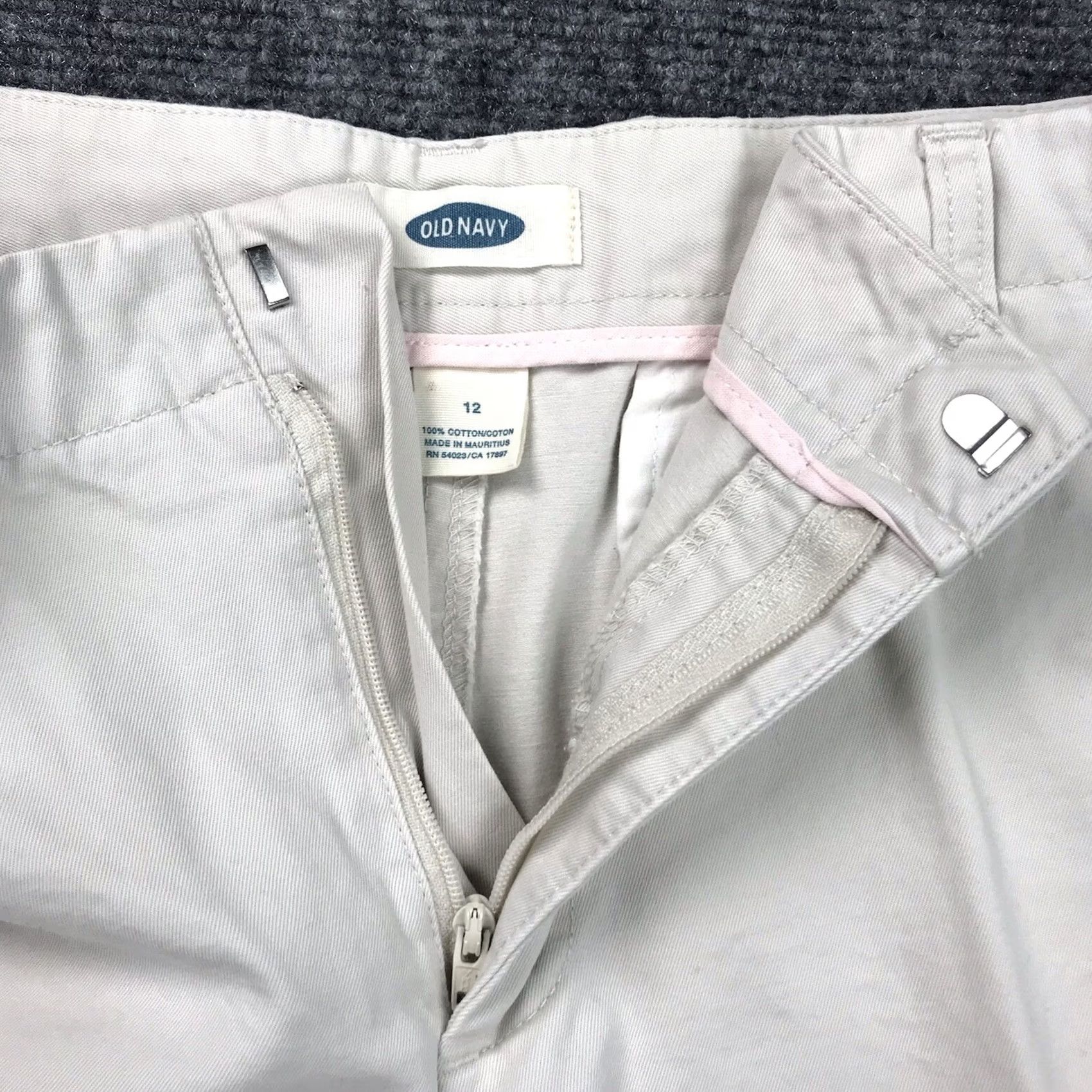 Old Navy Old Navy Casual Beige Khaki Chino Shorts Women’s Size 12 Pockets 100% Cotton Size 34" / US 12 / IT 48 - 6 Thumbnail