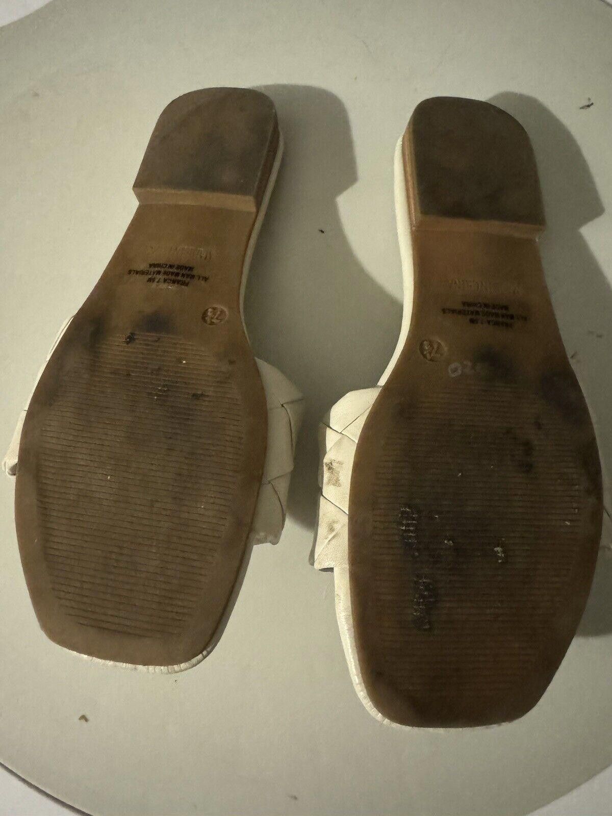 Designer cushionaire memory foam sandals Size US 7.5 / IT 37.5 - 3 Thumbnail