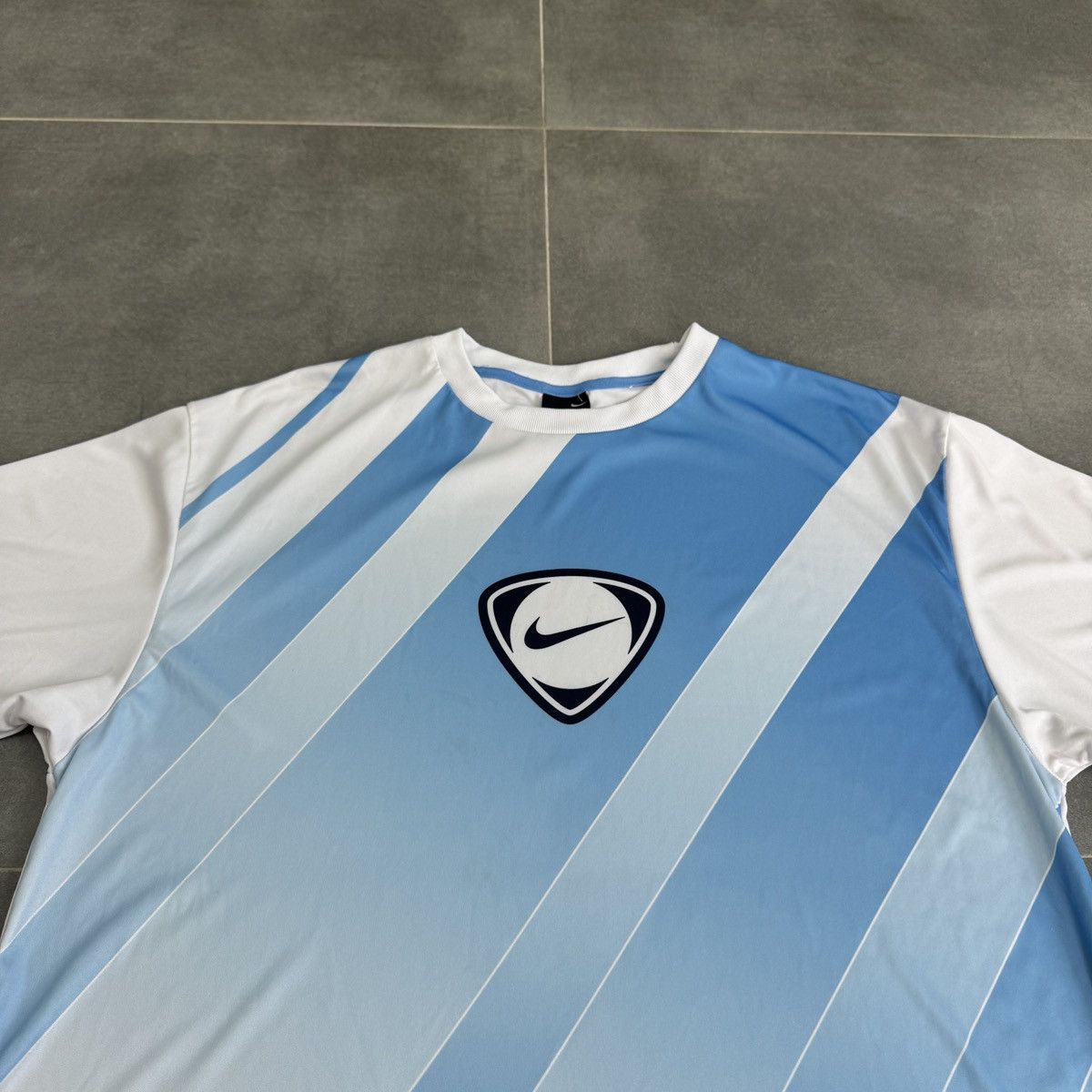 Nike Vintage Nike Dri-Fit TN Center Logo Shirt Jersey Y2K Men Size US L / EU 52-54 / 3 - 7 Thumbnail