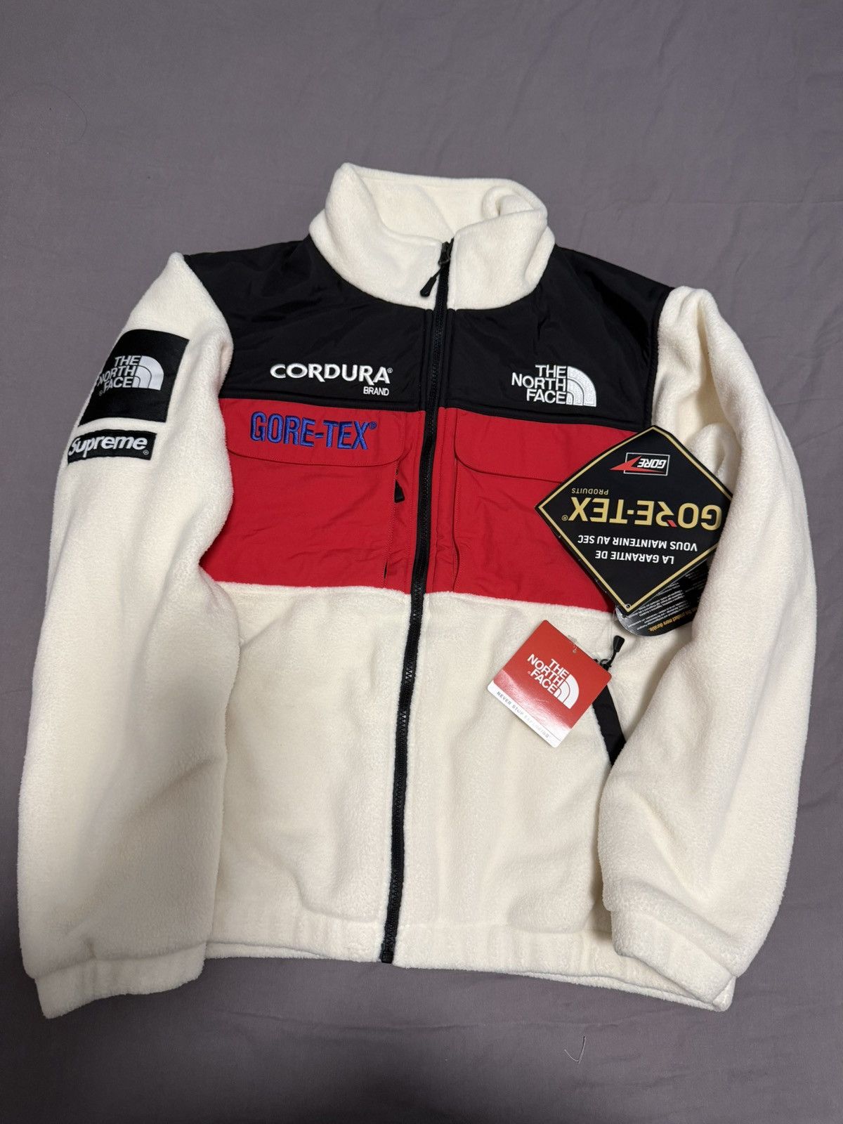 Supreme × The North Face Supreme tnf north face expedition fleece jacket white red Size US S / EU 44-46 / 1 - 1 Thumbnail