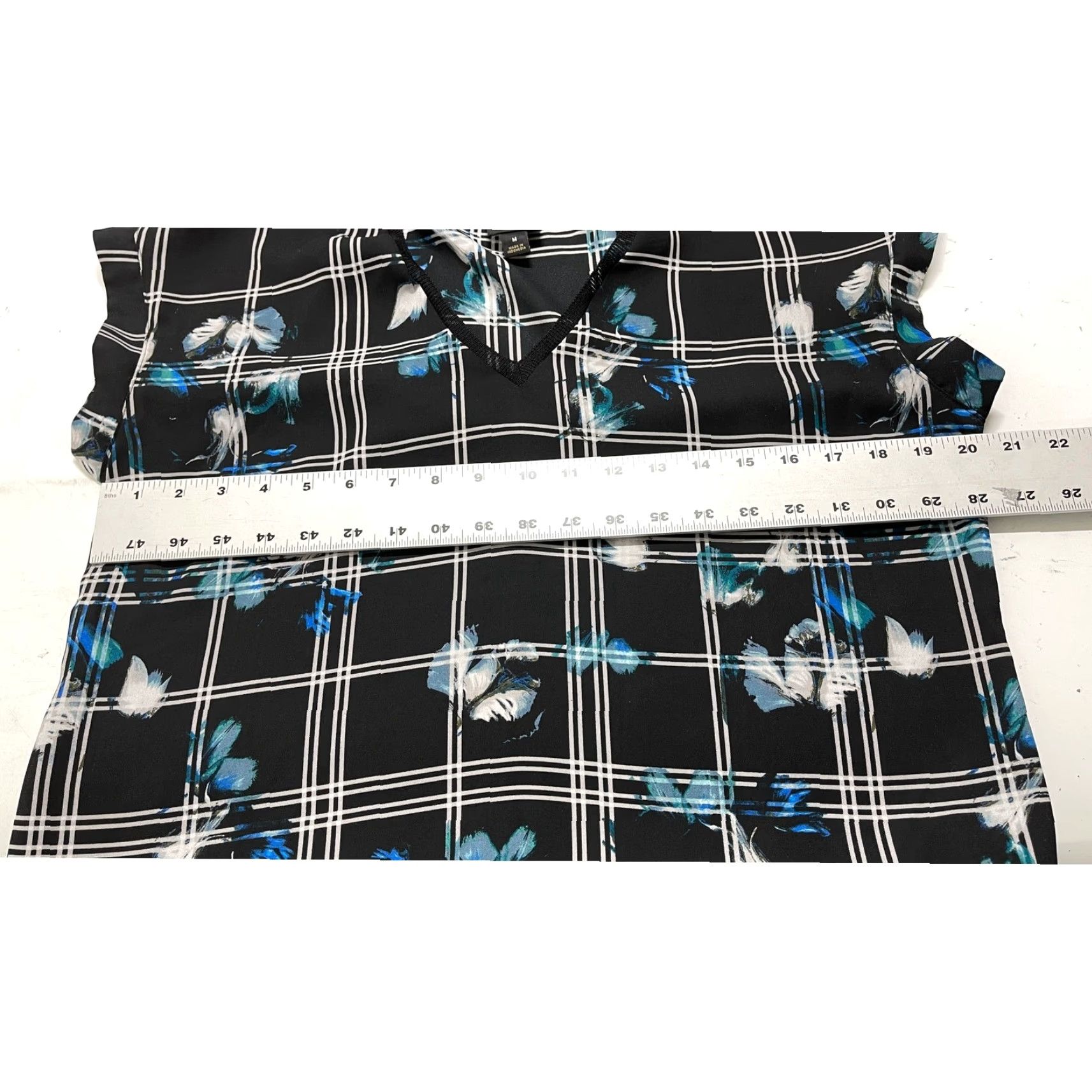 Worthington Worthington Shirt Women M Black Blue Floral Print Semi Sheer V Neck Feminine, Plaid, Short Sleeve, Tunic, Regular Fit, Pullover, Casual, Classic Size M / US 6-8 / IT 42-44 - 6 Thumbnail