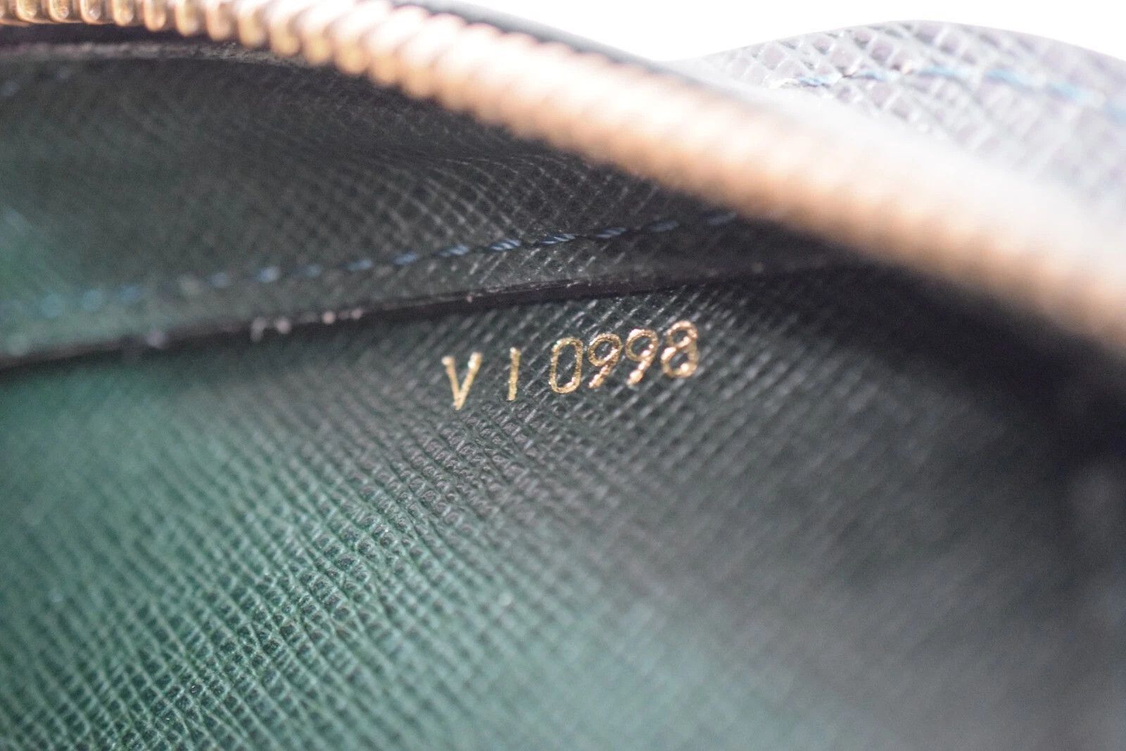 Louis Vuitton Louis Vuitton Baikal Clutch Bag Taiga Leather Epithea M30184 Size ONE SIZE - 22 Thumbnail