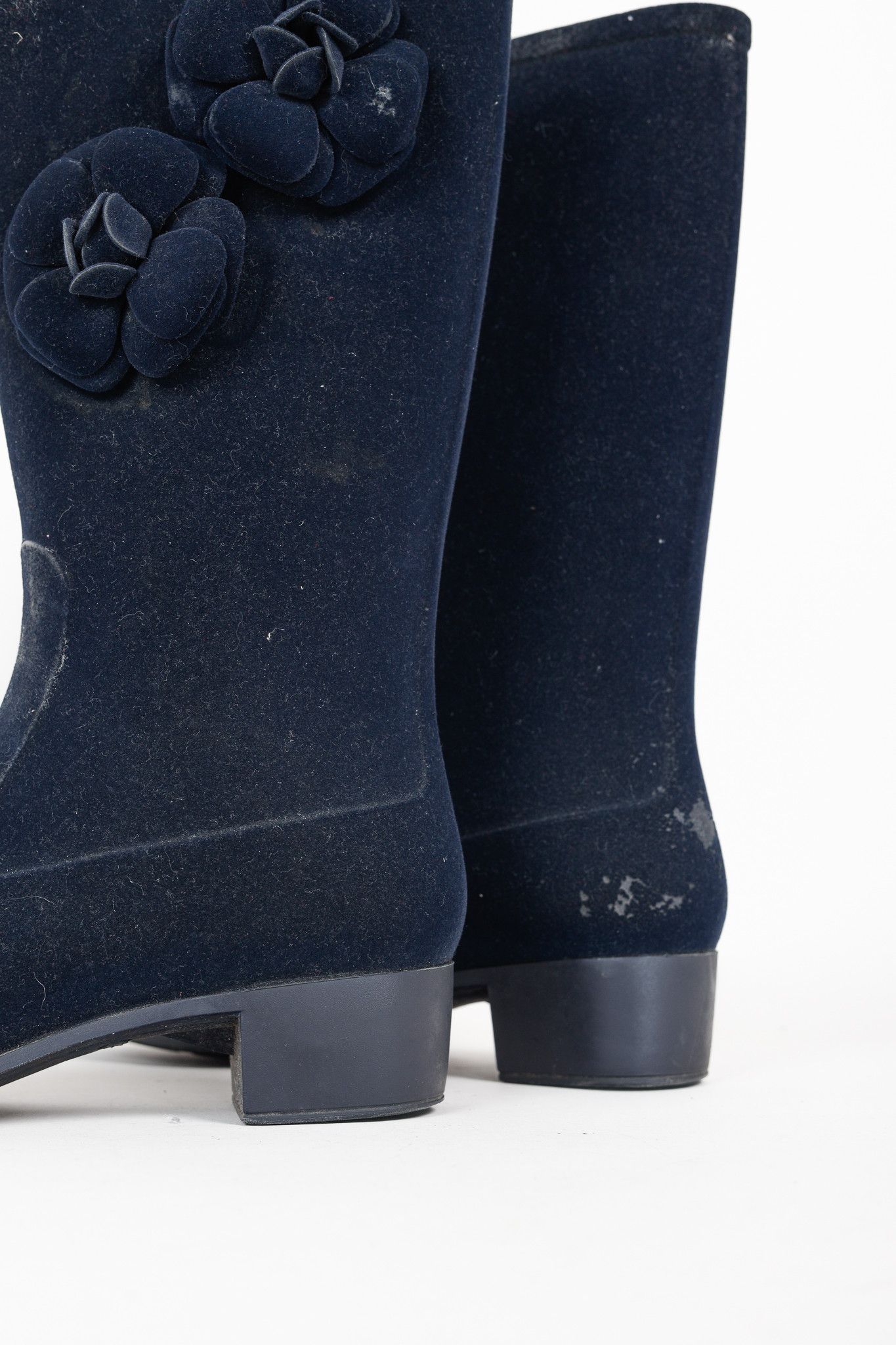 Chanel Chanel 11A Navy Velvet Camellia Rubber Rain Boots Size US 6.5 / IT 36.5 - 8 Thumbnail