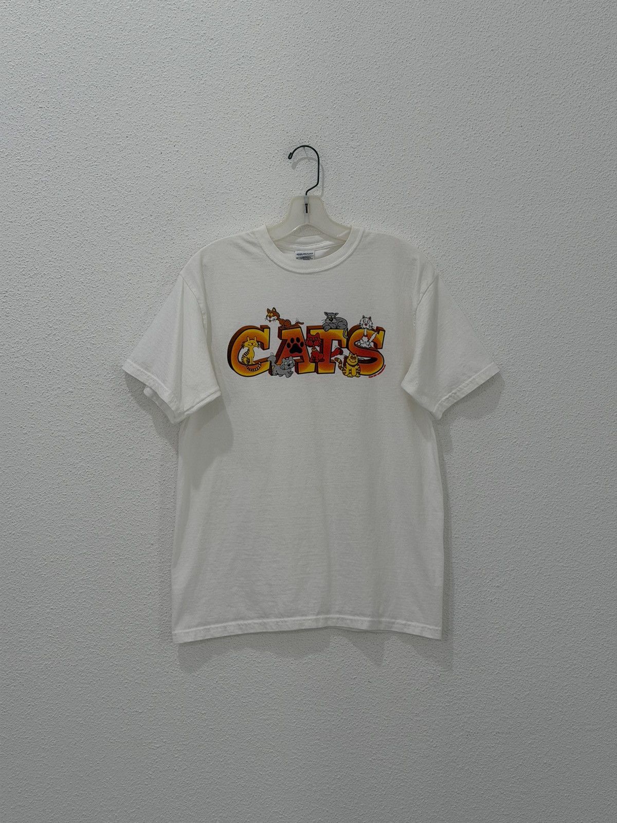 Gildan Vintage Y2K Cats Graphic T Shirt Size Medium White Size US M / EU 48-50 / 2 - 1 Thumbnail