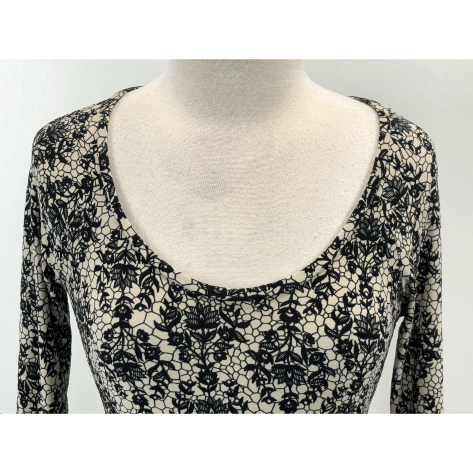Norma Kamali Norma Kamali Lace Print Top Shirt Small Womens Tan Black Stretch Scoop Neck Womens Size S / US 4 / IT 40 - 5 Thumbnail