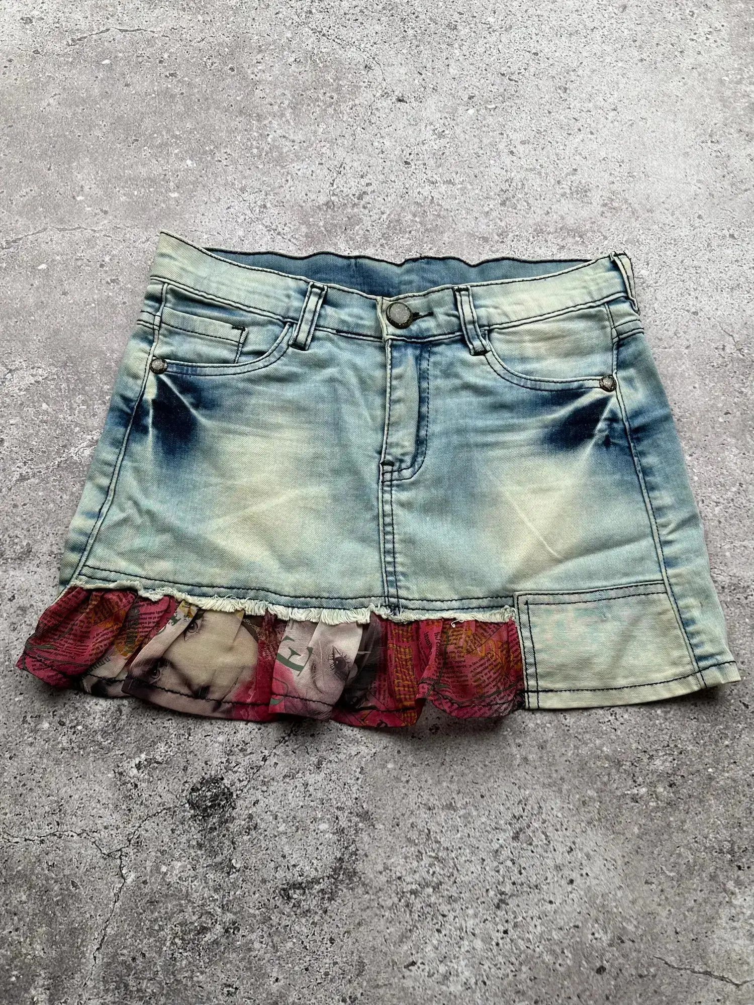 Japanese Brand Vintage Printed Faded Denim Mini Skirt C8(V292)(E8) Size 24" / US 00 / IT 34 - 1 Thumbnail