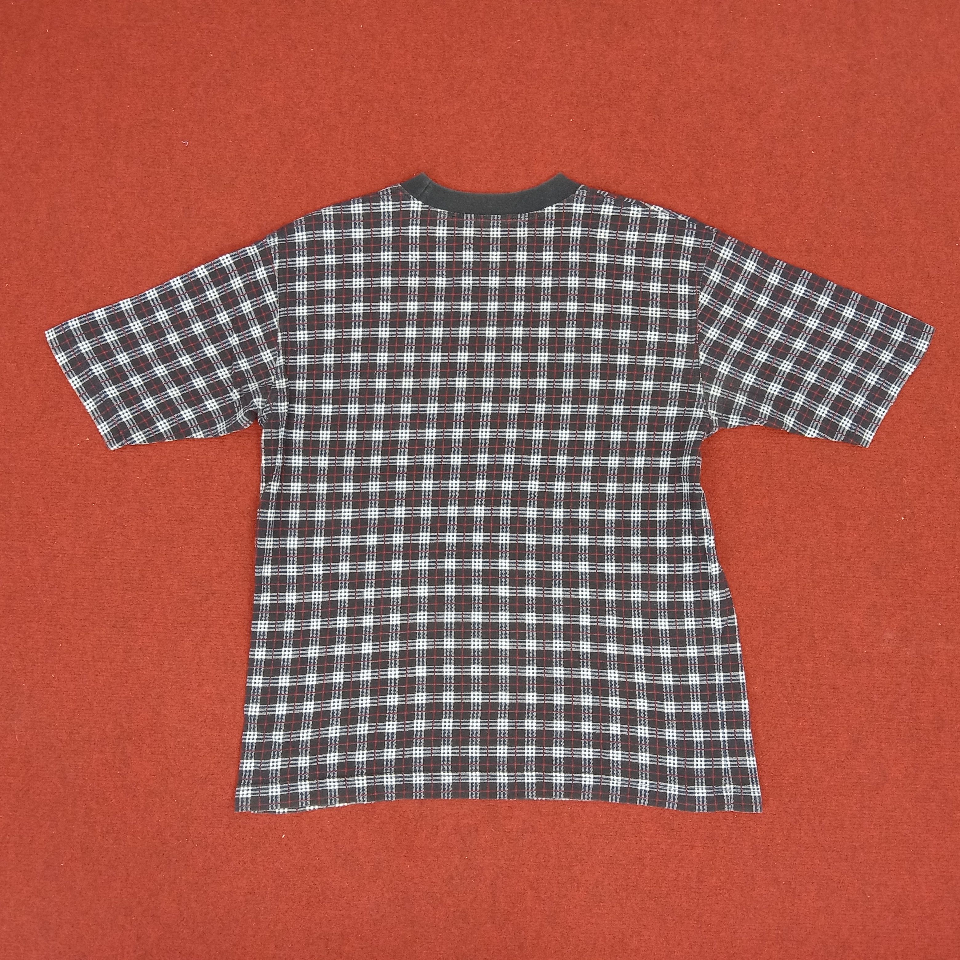 Burberry Burberrys Luxury Brand Small Logo Design Tshirt Size US M / EU 48-50 / 2 - 3 Thumbnail