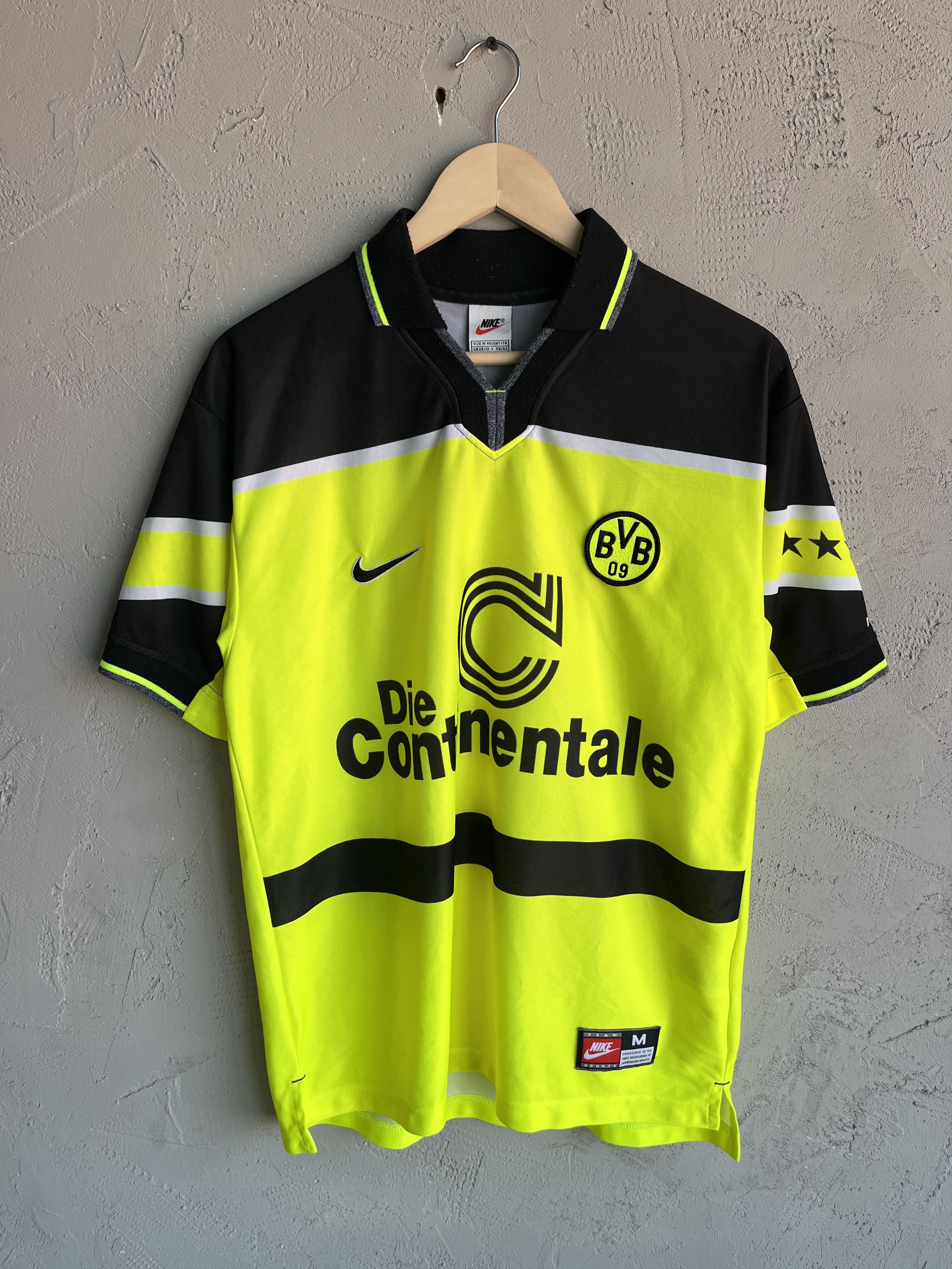 Nike VINTAGE NIKE BORUSSIA DORTMUND 1997/98 HOME CUP JERSEY Size US M / EU 48-50 / 2 - 1 Thumbnail