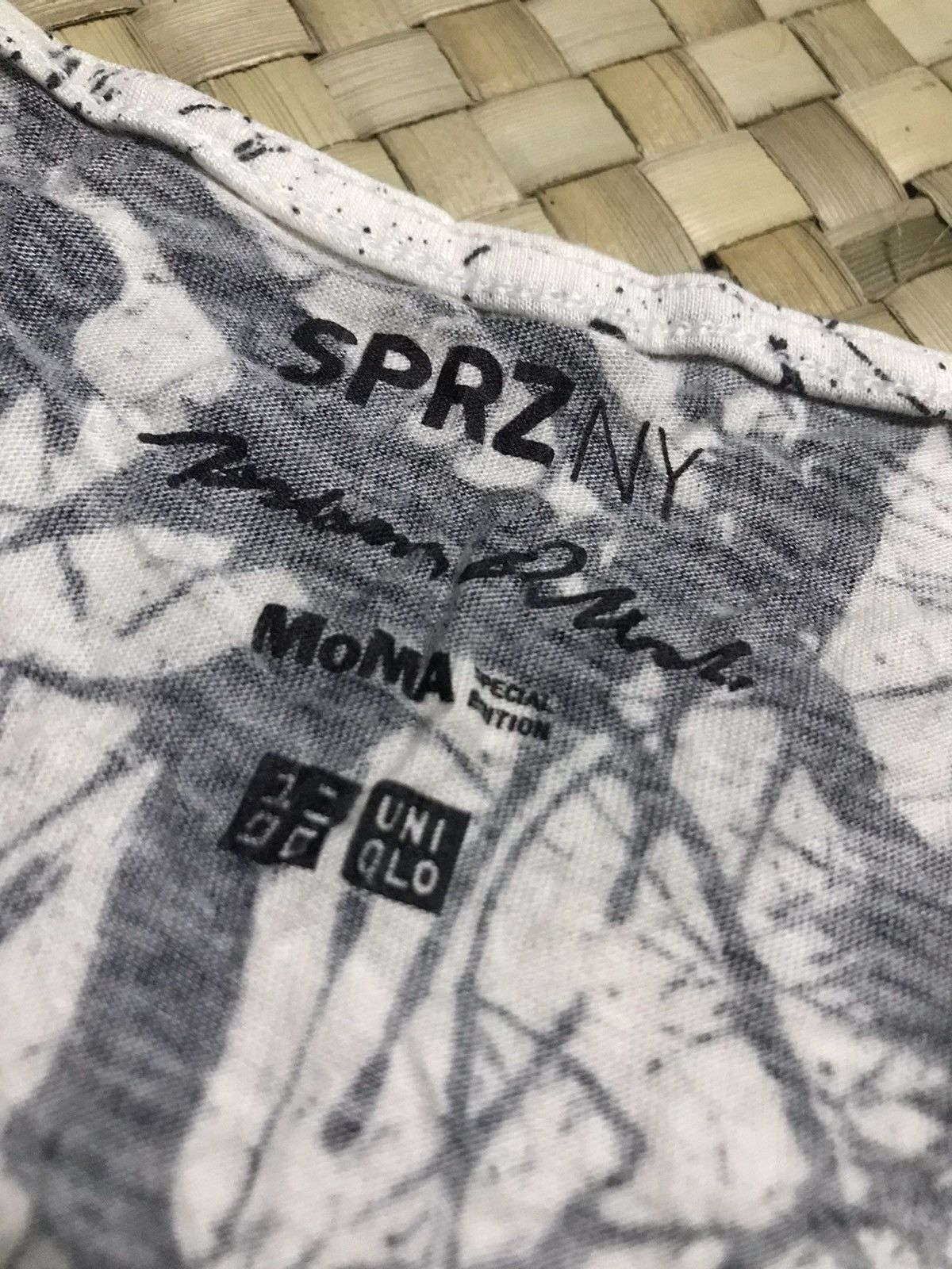 Designer × Japanese Brand × Uniqlo Uniqlo sprzny x moma special edition Size US L / EU 52-54 / 3 - 2 Thumbnail