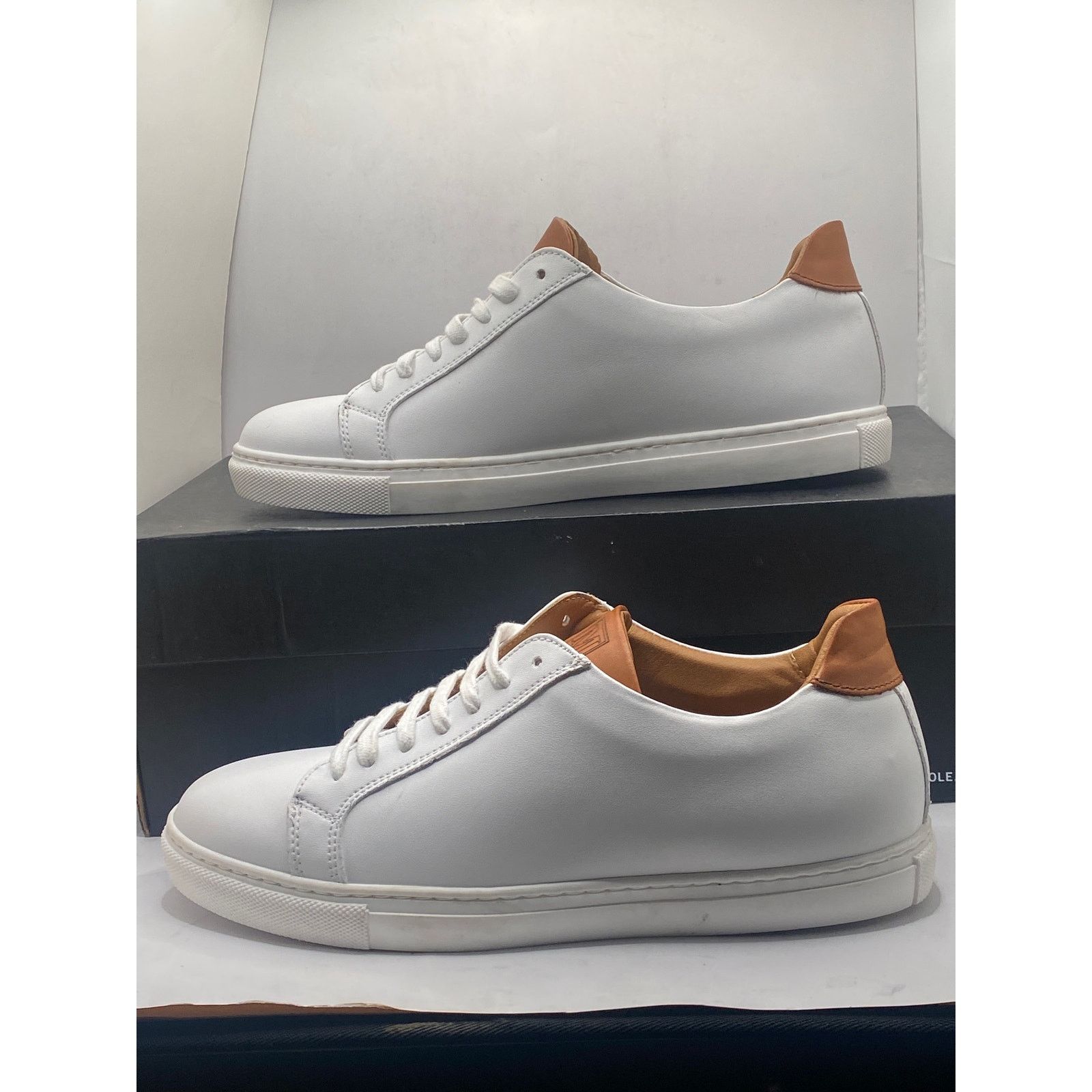 Bruno Magli Bruno Magli Daniel Low Top Sneaker (Men) Size 7 Size US 7 / EU 40 - 3 Thumbnail