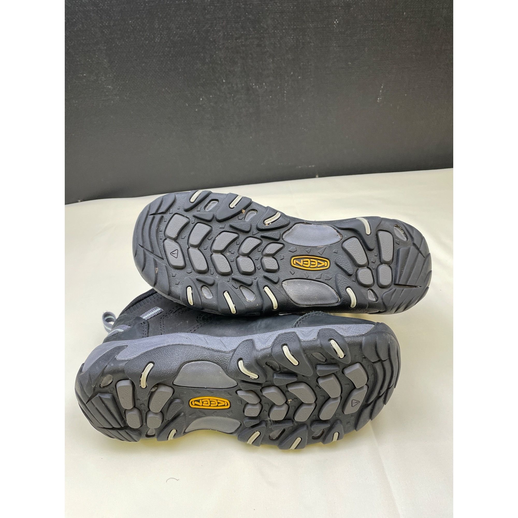 KEEN Keen Women's Black Mid Waterproof Hiking Boots/Ankle Shoes S Size US 6 / IT 36 - 7 Thumbnail