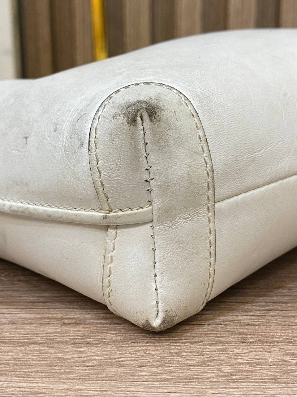 Gucci Gucci White Leather Vintage Crossbody Bag Size ONE SIZE - 14 Thumbnail