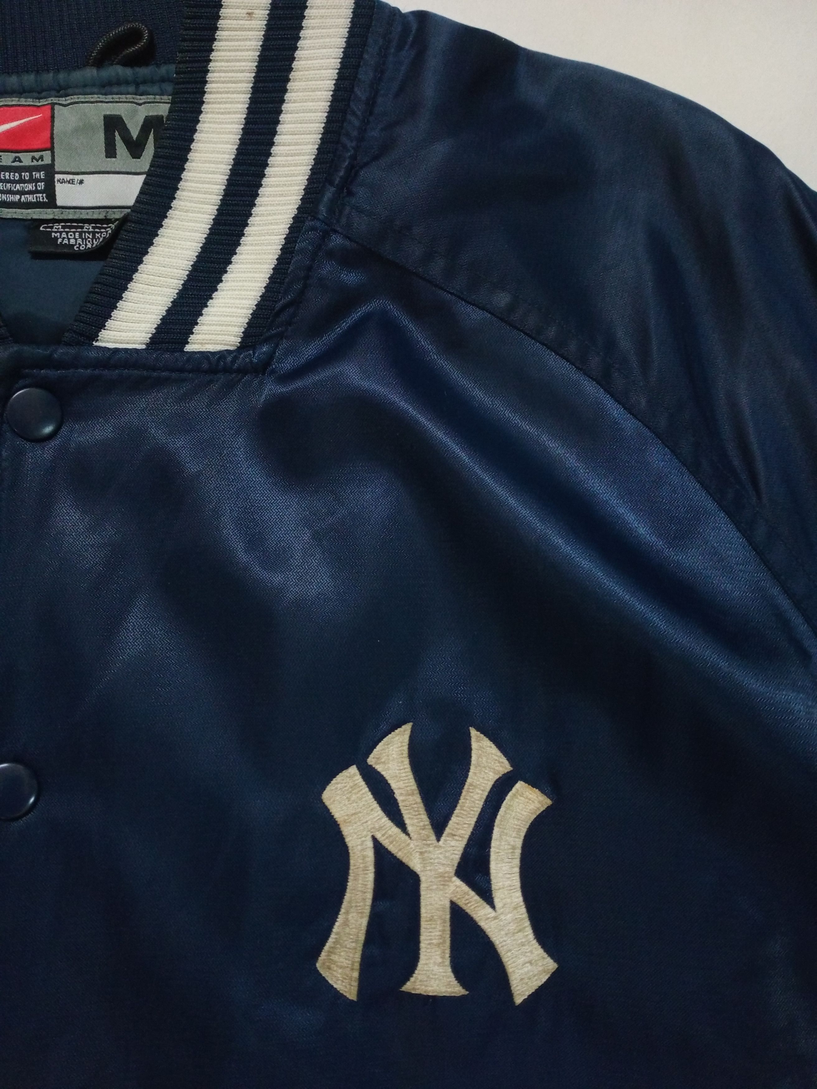 Nike Vintage Nike New York Yankees Satin Varsity Jacket Size US L / EU 52-54 / 3 - 17 Thumbnail