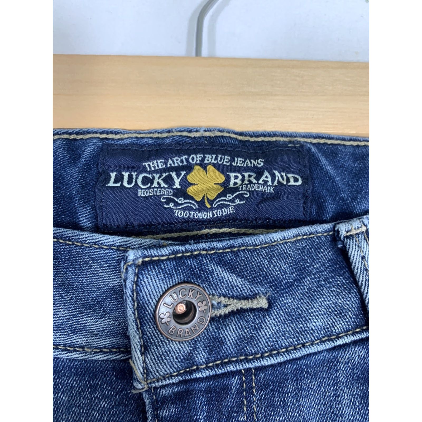 Lucky Brand **Lucky Brand Women's Size 0 Medium Wash Denim Crop Jeans** User: Lucky Brand Women's Size 0 Medium Wash Denim Crop Jeans Size 25" / US 0 / IT 36 - 4 Thumbnail