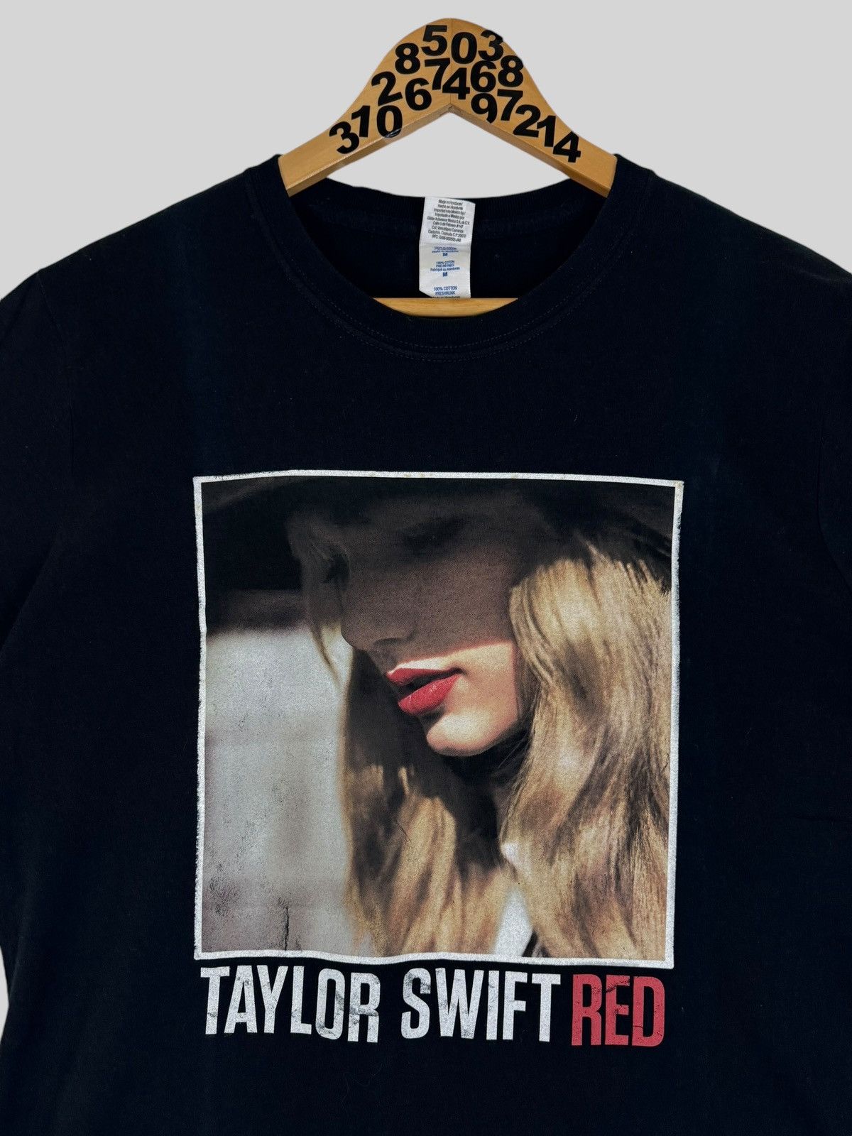 Band Tees Taylor Swift Big Logo Red Tour 2013/14 Tee Size US M / EU 48-50 / 2 - 6 Thumbnail