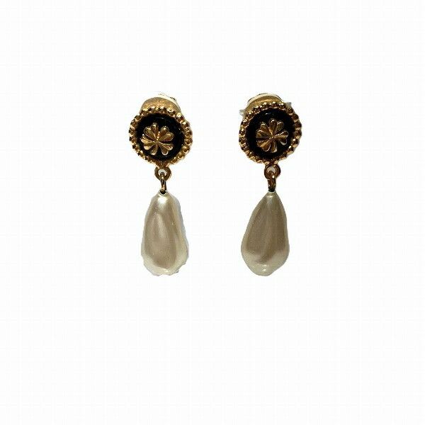 Chanel Chanel Chanel Clover Faux Pearl Earrings Plastic Earrings in Good Condition Size ONE SIZE - 1 Thumbnail
