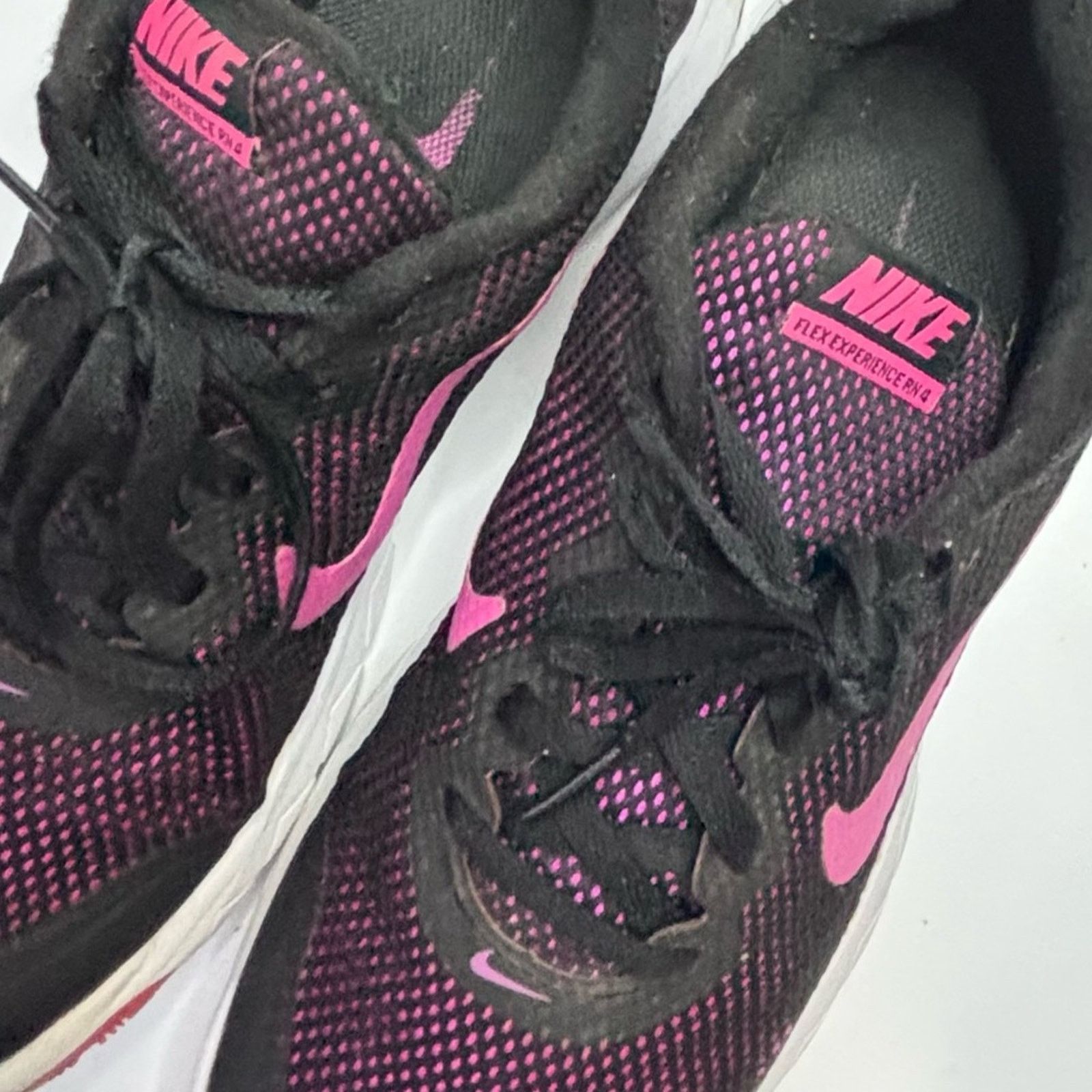 Nike NIKE Women’s Flex Experience Run 4 Sneakers Black/Pink Sz 8 Size US 8 / IT 38 - 9 Thumbnail