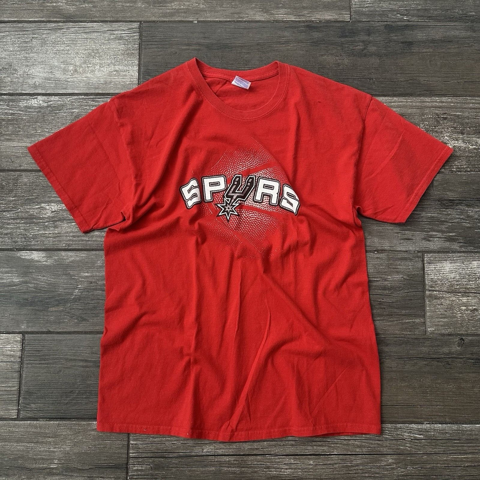NBA Y2K SAN ANTONIO SPURS BASKETBALL RED T-SHIRT LOGO SZ L NBA Size US L / EU 52-54 / 3 - 1 Thumbnail