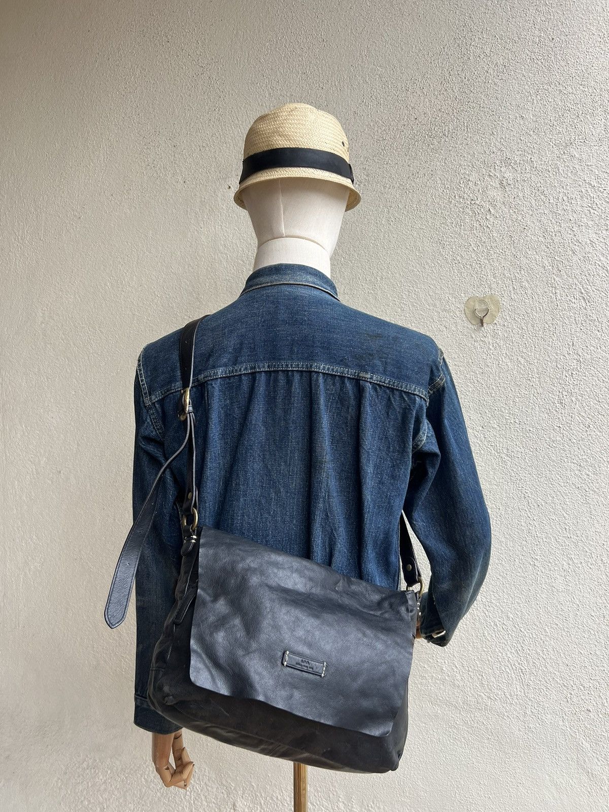 Leather Vintage L.P.P. Japan Patina Black Leather Messenger Bag Size ONE SIZE - 4 Thumbnail