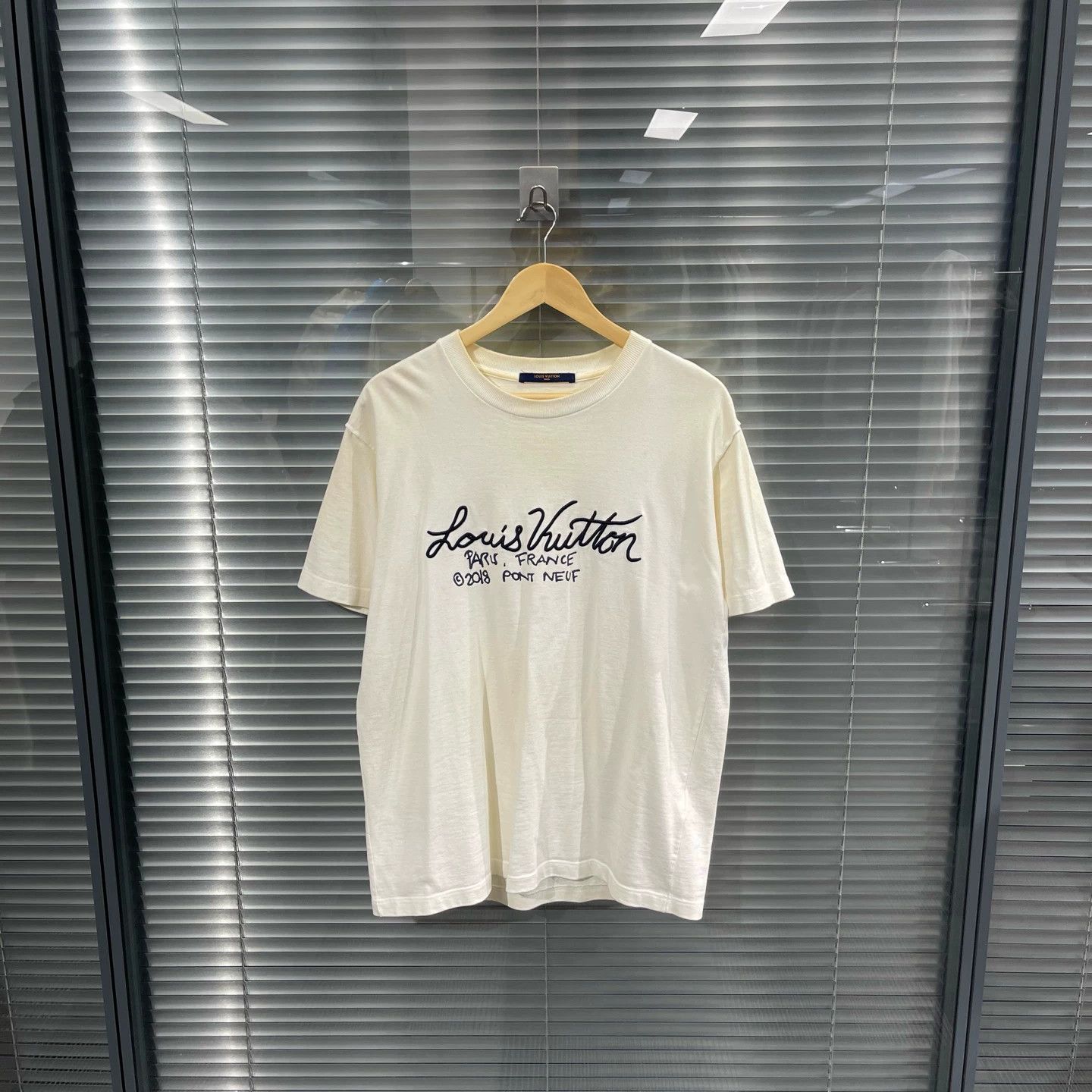 Louis Vuitton LV Script 3D Embroidered Short Sleeve Tee L 95 New Size US L / EU 52-54 / 3 - 1 Thumbnail