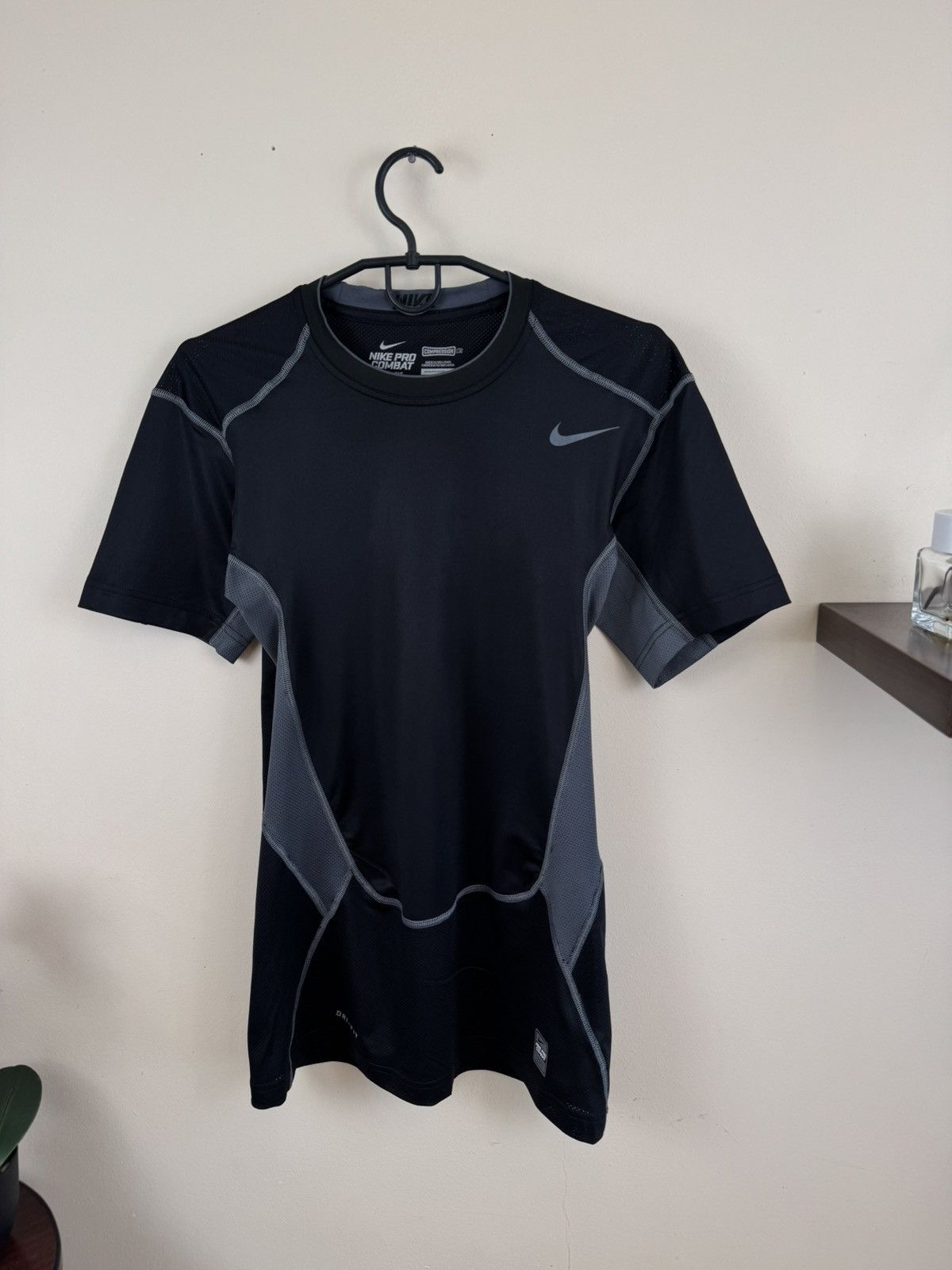 Nike Nike Pro Combat Compression T shirt XL Black Sport Fitness Size US XL / EU 56 / 4 - 15 Thumbnail