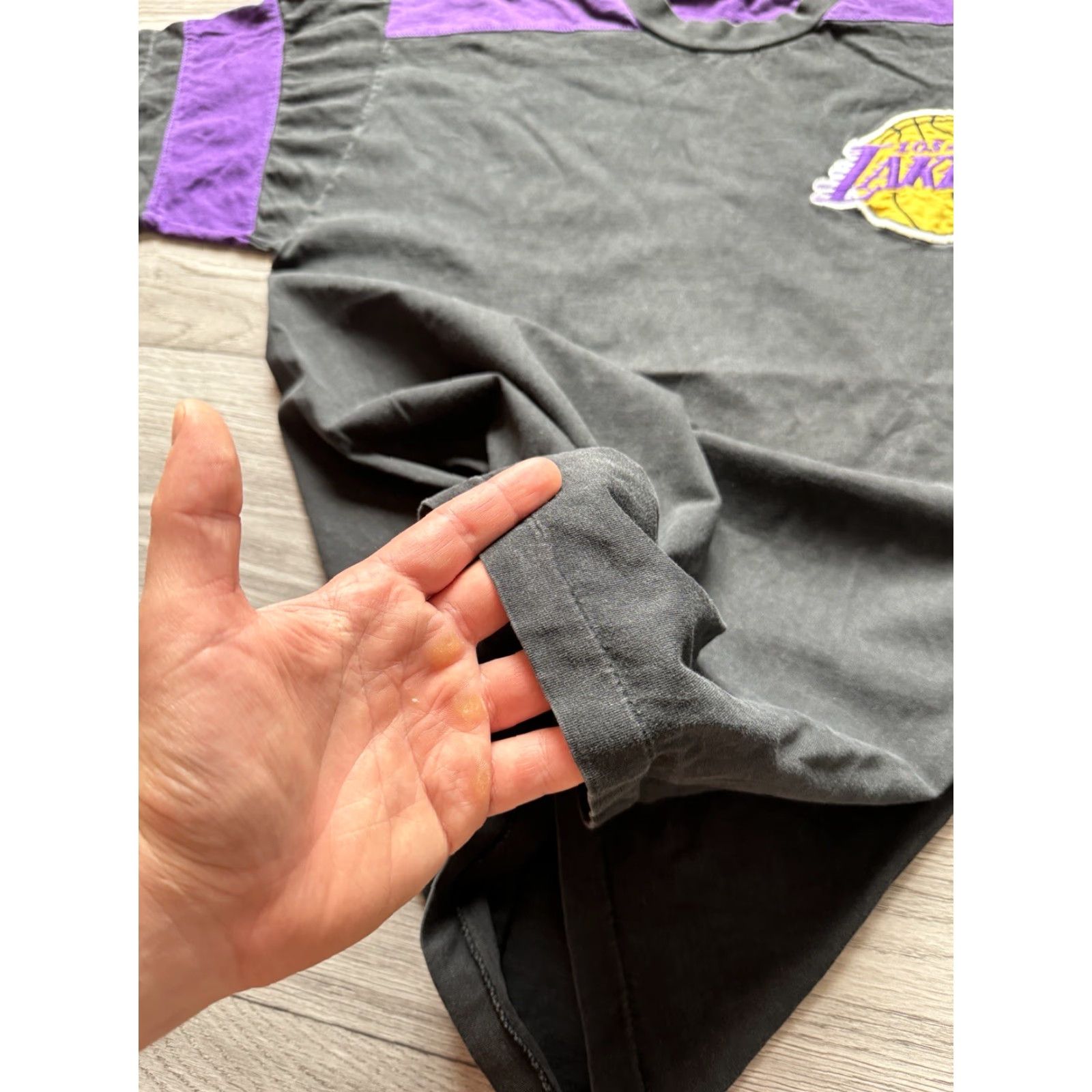 Vintage VINTAGE Los Angeles Lakers All Over Print T-Shirt Miller M L Black Nike? Size US L / EU 52-54 / 3 - 4 Thumbnail