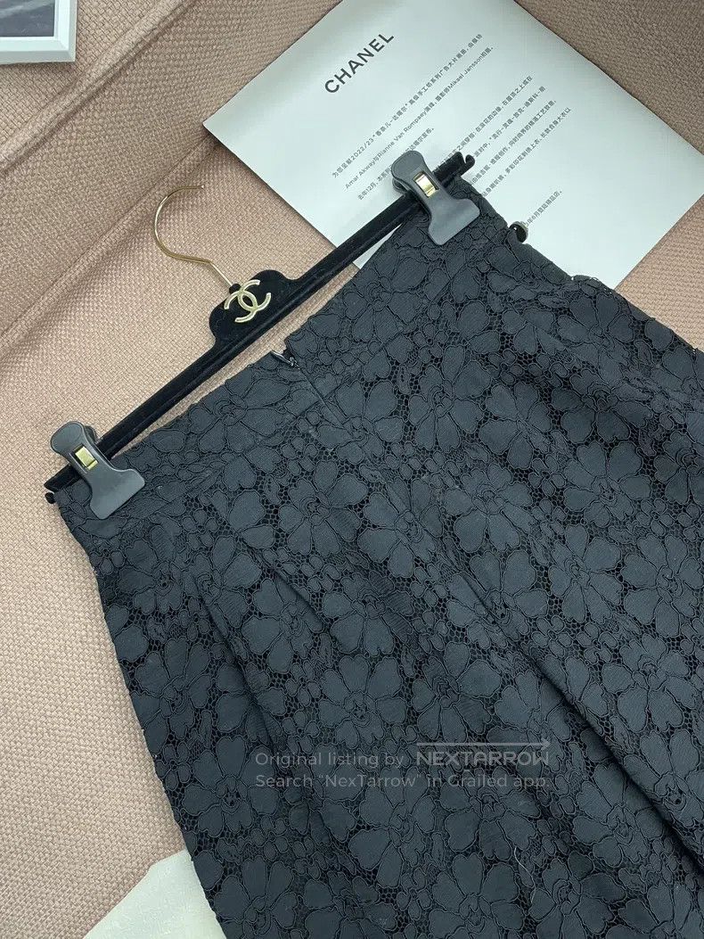 Chanel Chanel Black lace wide-leg trousers Size 25" / US 0 / IT 36 - 2 Thumbnail