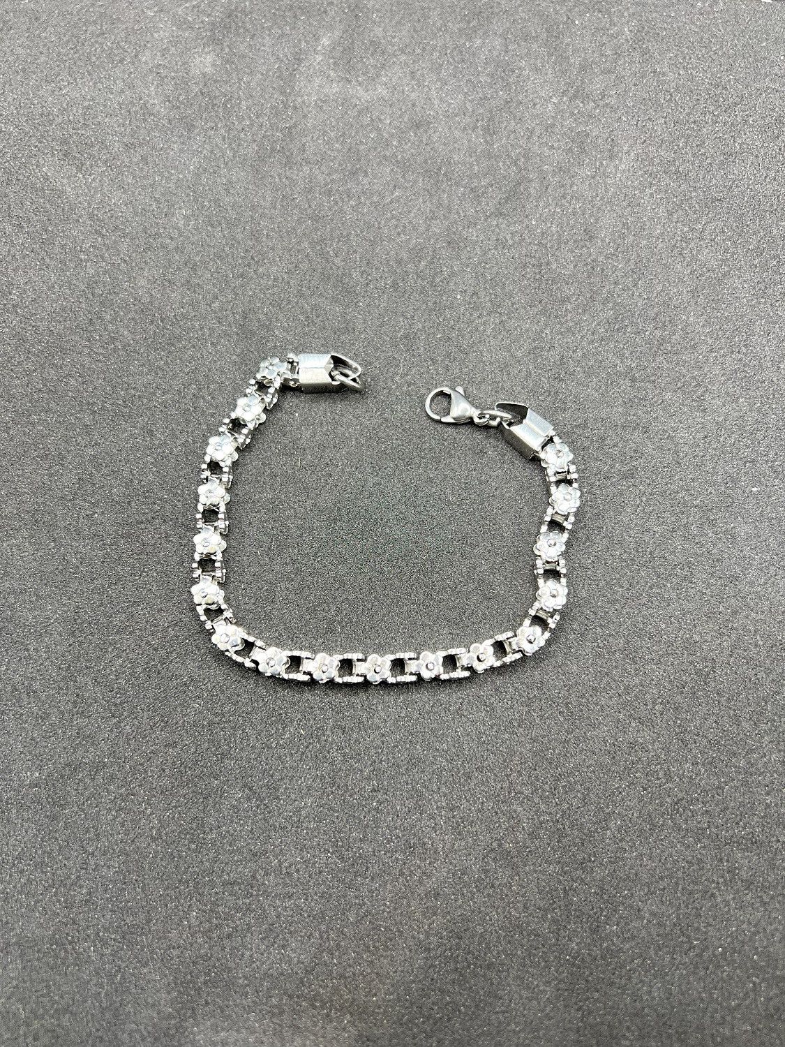 Jewelry Flower Stainless Steel Chain Bracelet Size ONE SIZE - 1 Thumbnail