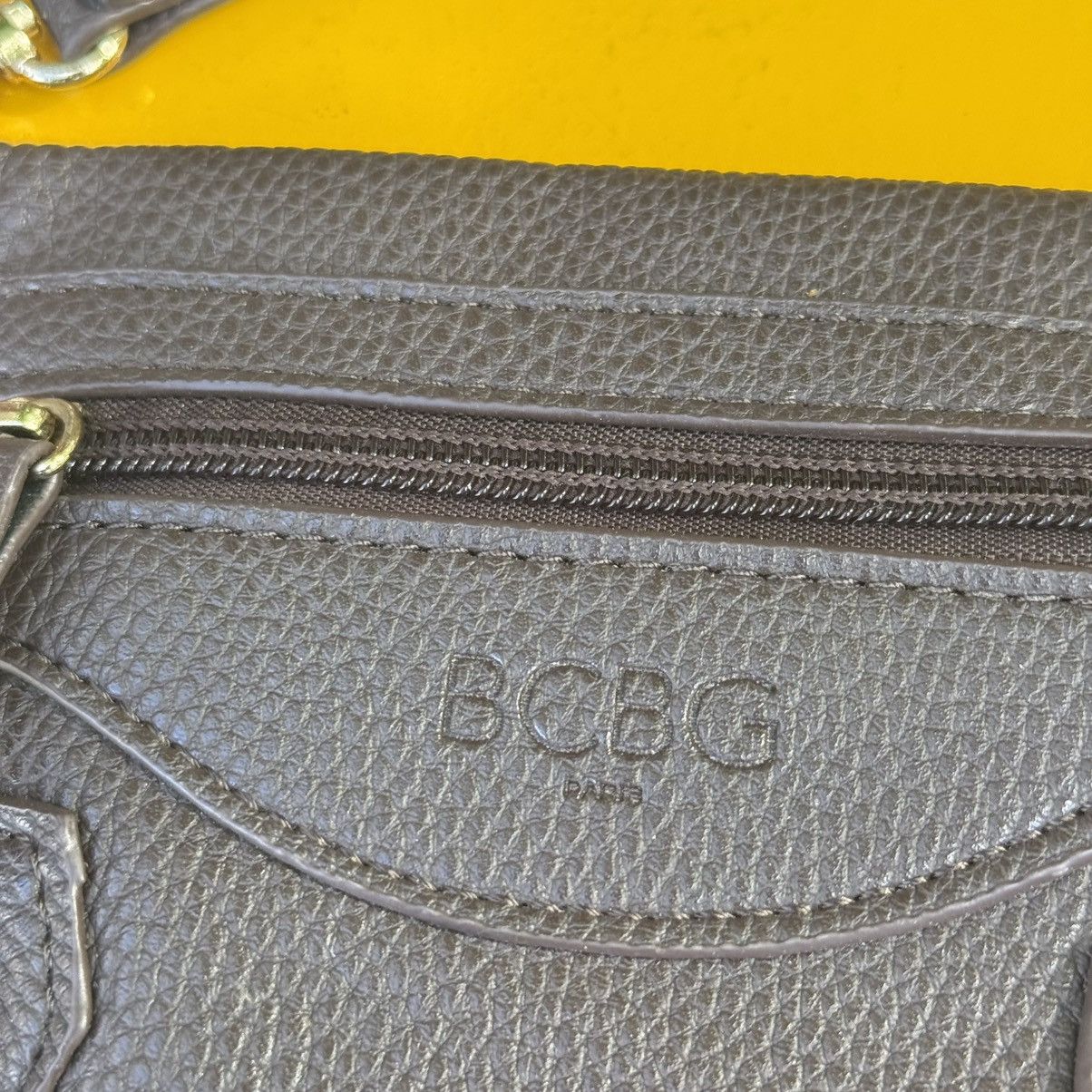 Bcbgmaxazria BCBG Brown Wristlet Prom Homecoming Formal Gold Hardware Size ONE SIZE - 3 Thumbnail