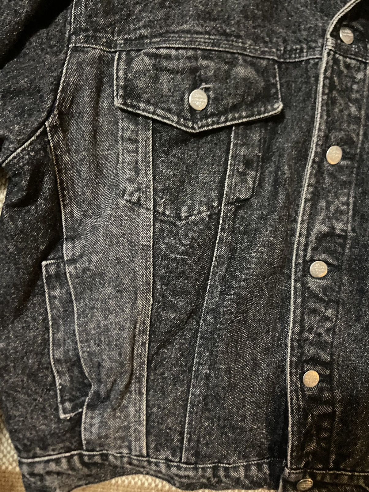 Harley Davidson × Vintage Vintage Embossed Harley Davidson Denim Black Jacjet Size US XL / EU 56 / 4 - 2 Thumbnail