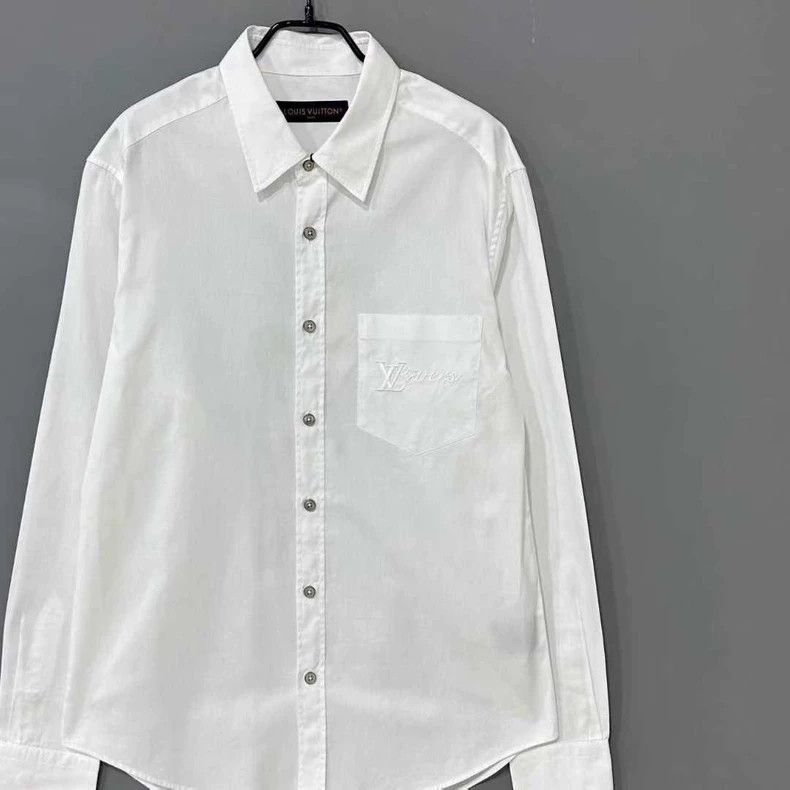 Louis Vuitton Louis Vuitton 24 New Pearl Button Embroidered Logo Shirt Size US S / EU 44-46 / 1 - 2 Thumbnail