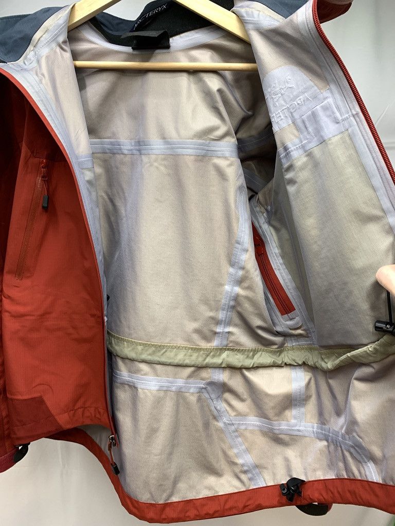 Arc'teryx ARCTERYX Theta SV Vintage 2004 Gore Tex XCR Jacket Size S / US 4 / IT 40 - 15 Thumbnail